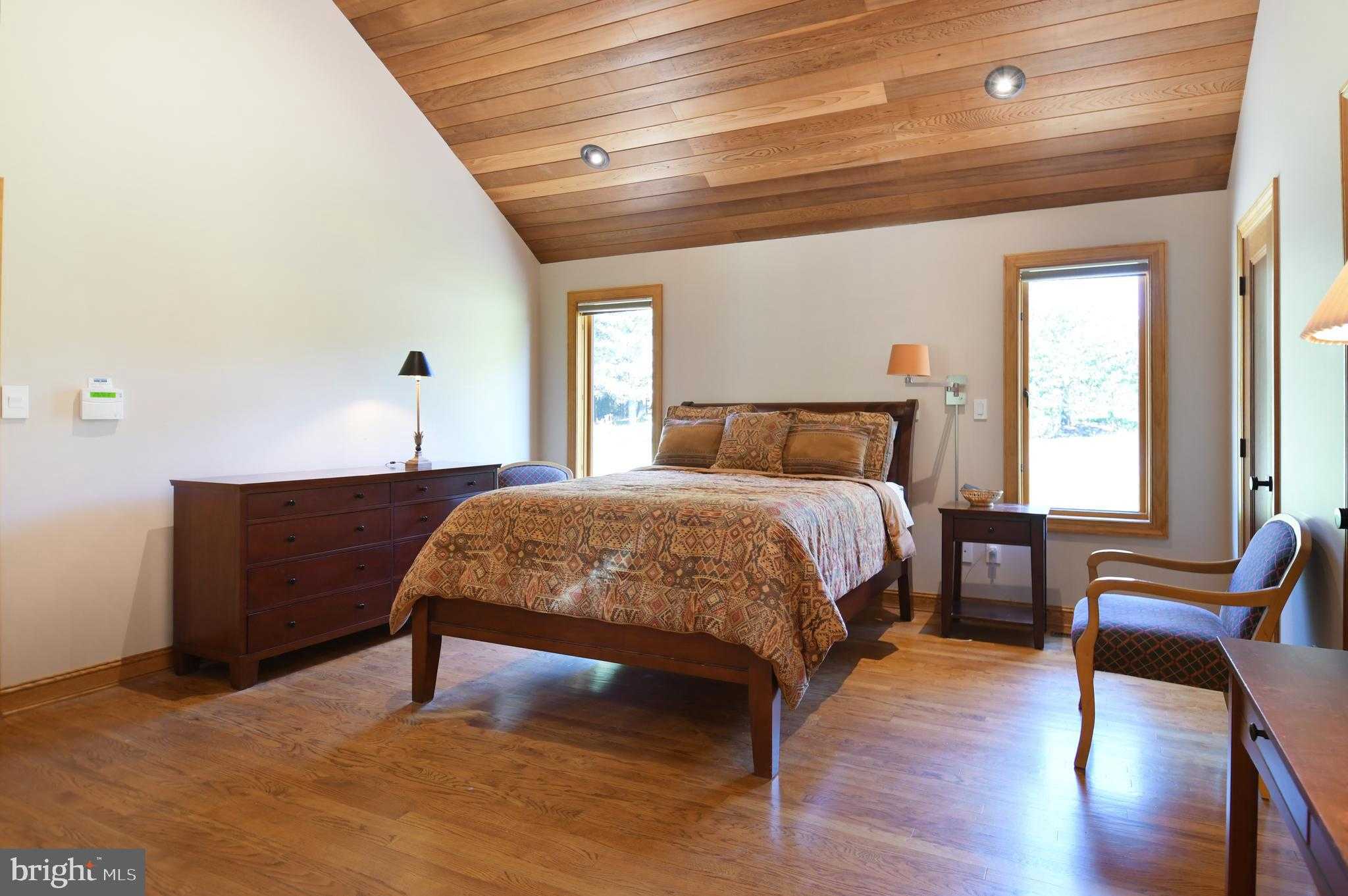 1402 Thurston Rd photo 21