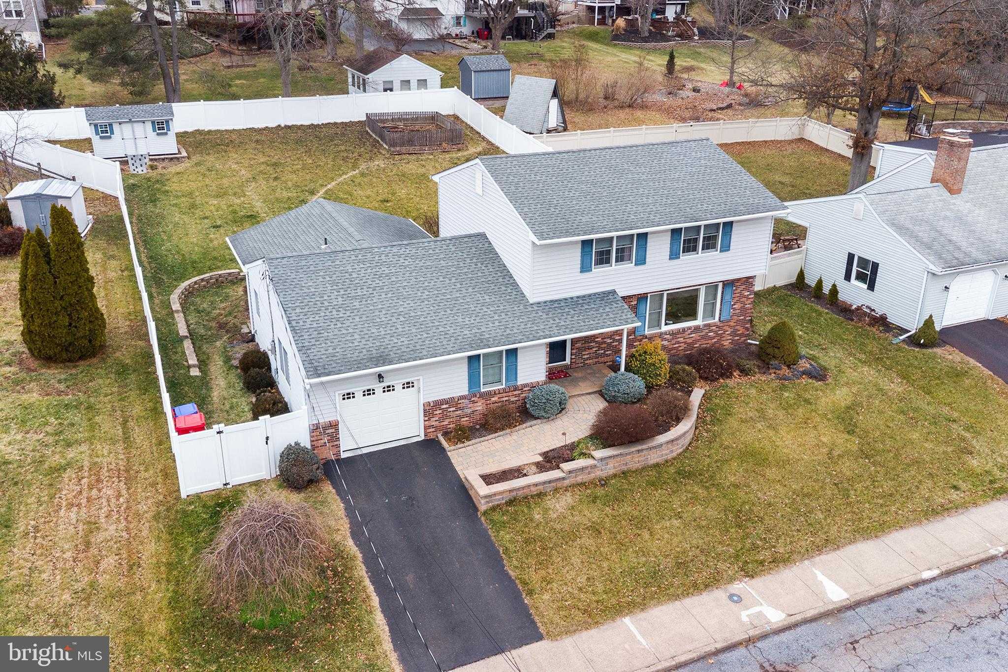 241 Diamond St photo 7