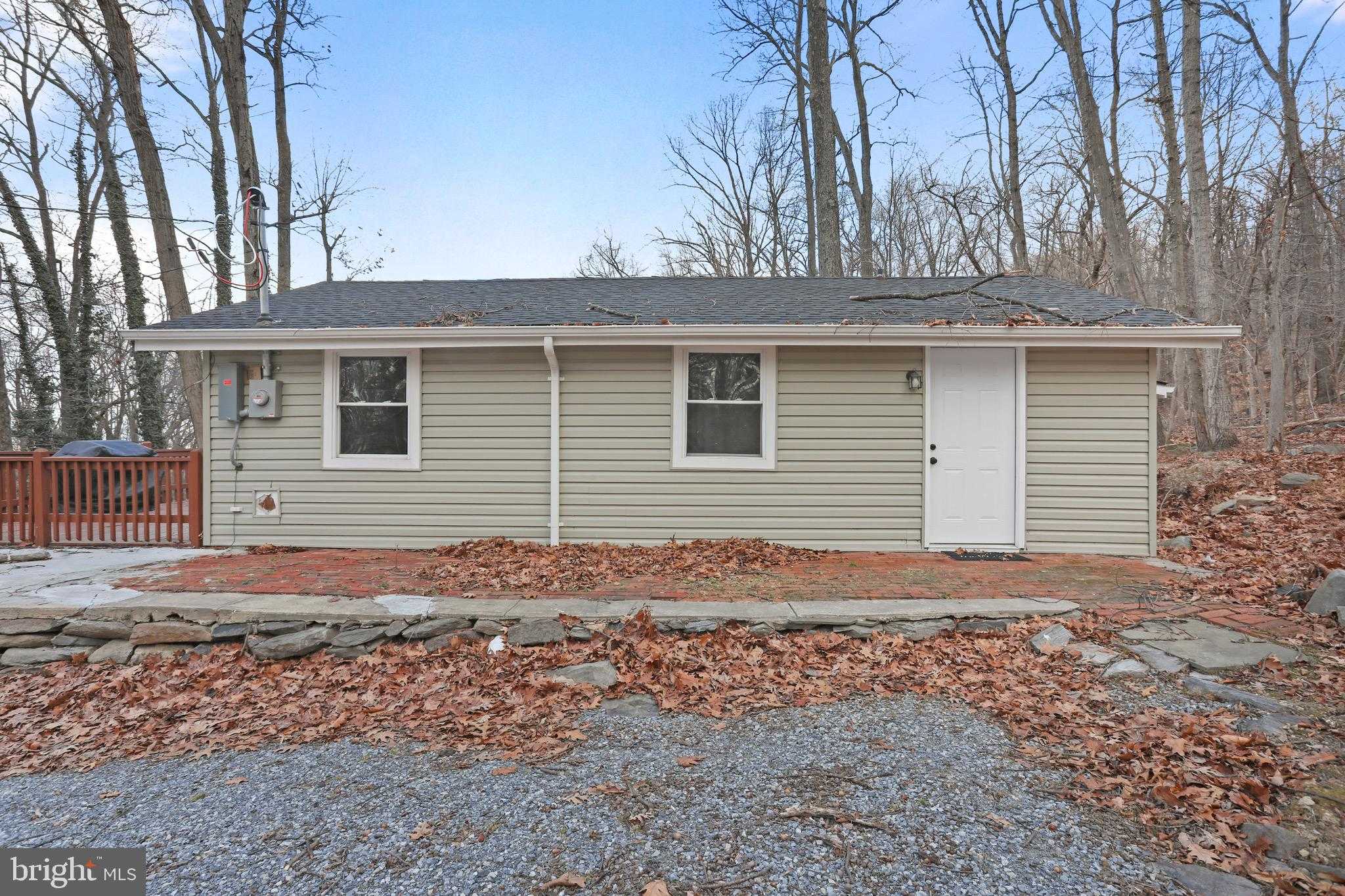 110 Red Maple Ln photo 3