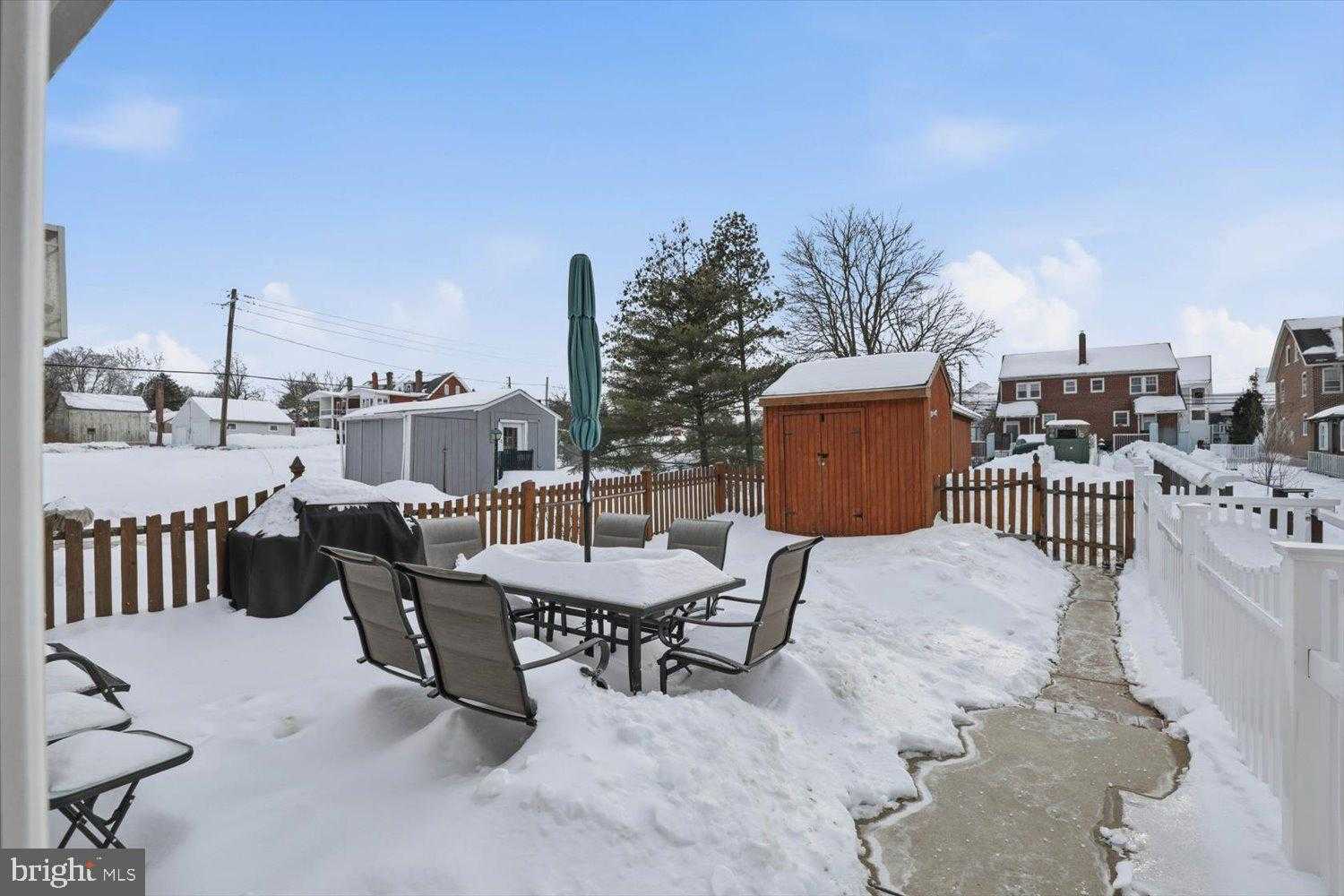200 Hughes Ave photo 33