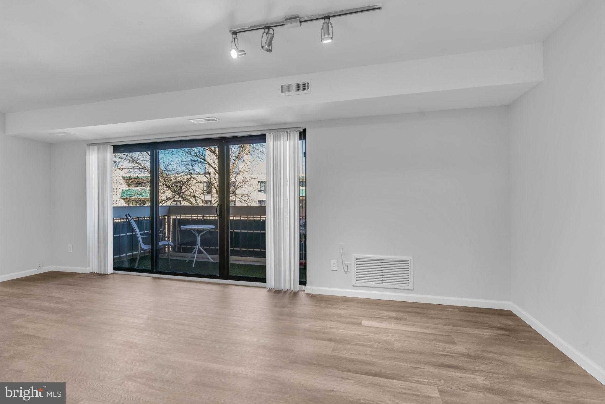 6141 Leesburg Pike Apt 504 photo 17