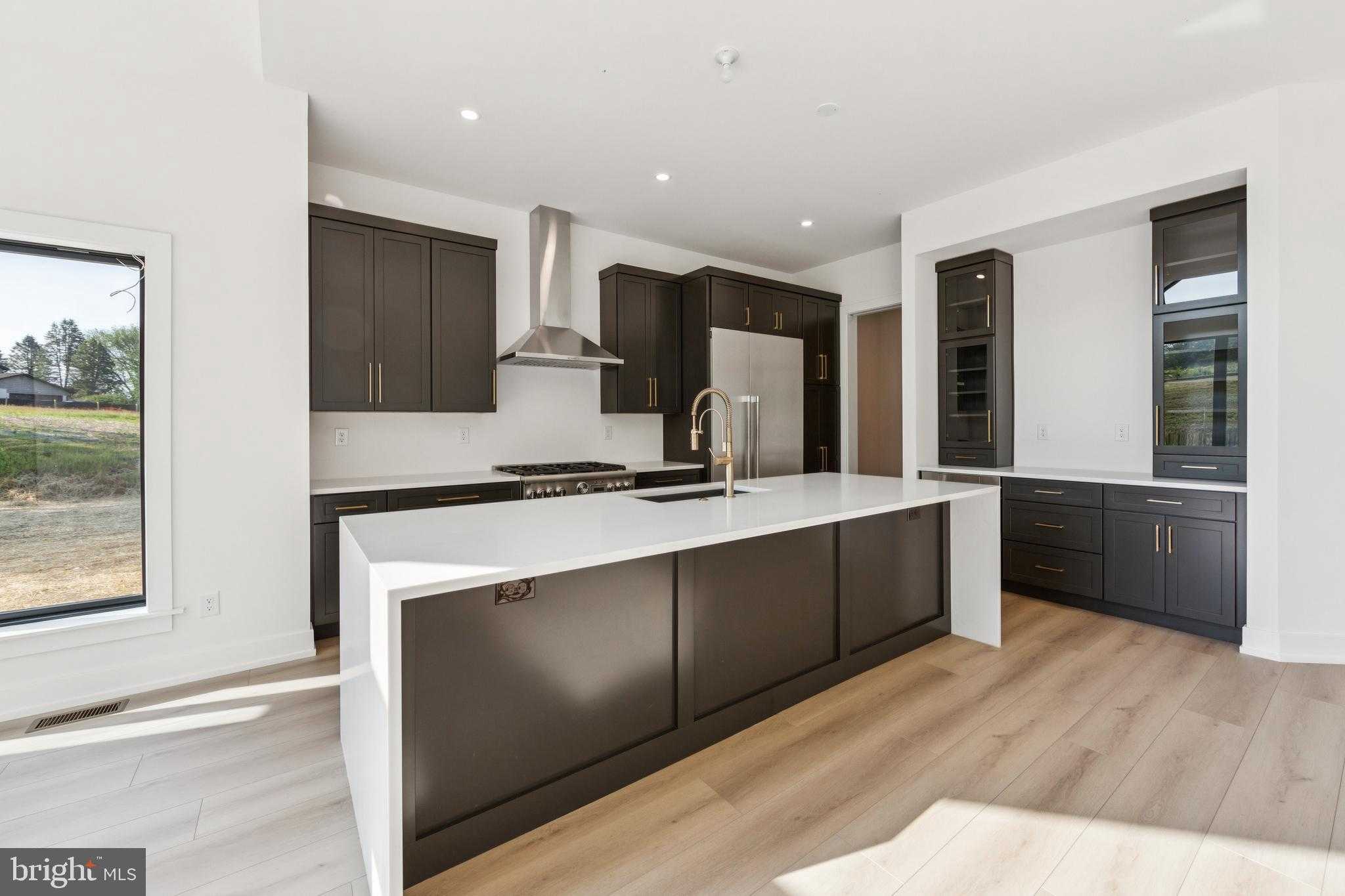 736 Northbrook Rd photo 16