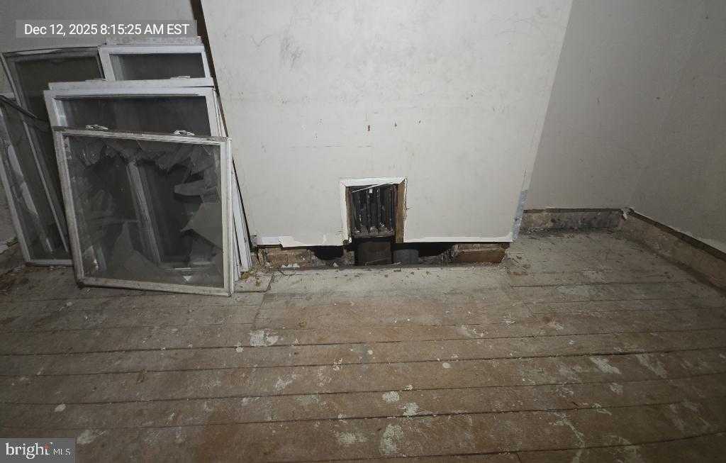 2027 Clifton Ave photo 71