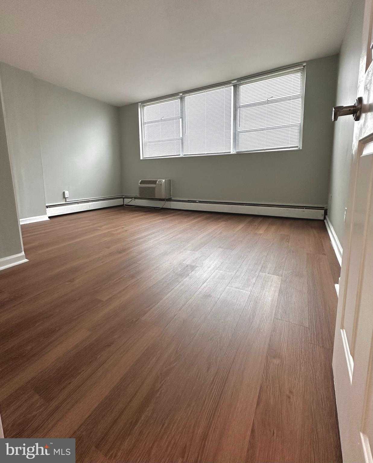 1030 E Lancaster Ave Apt 906 photo 3