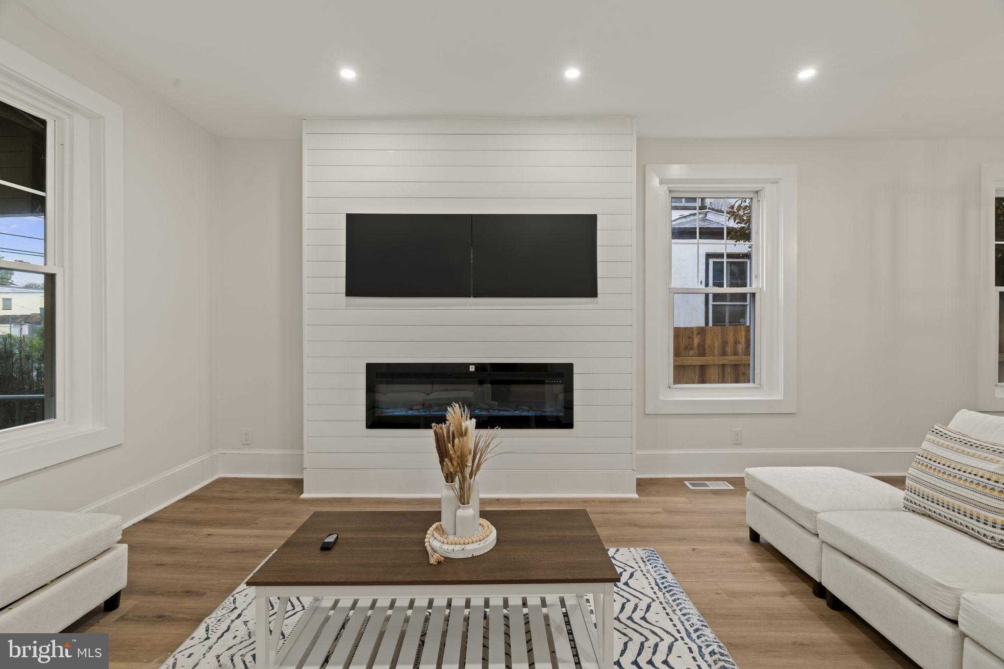 147 W Harvey St photo 9