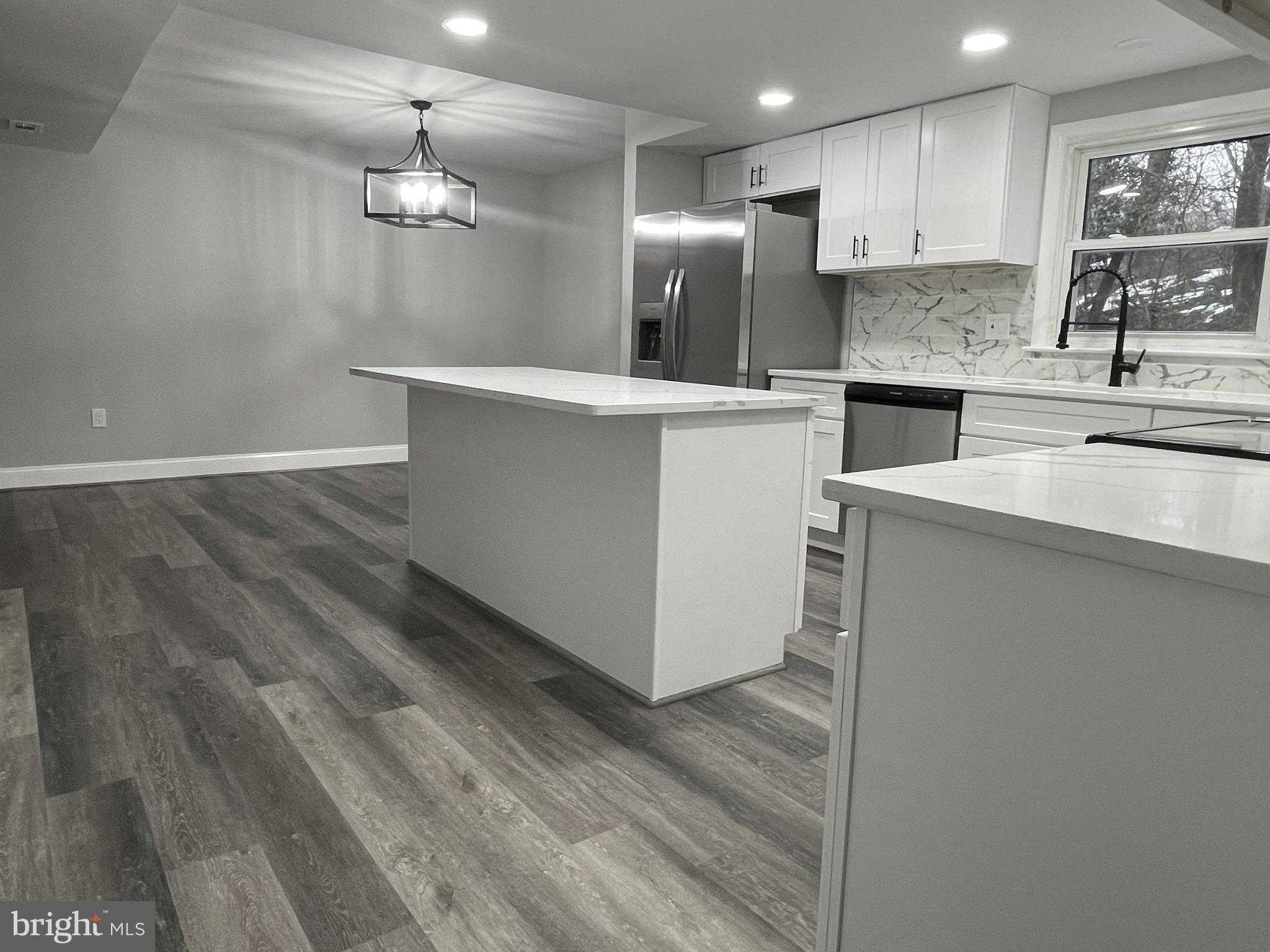 2106 Boxwood Cir photo 6