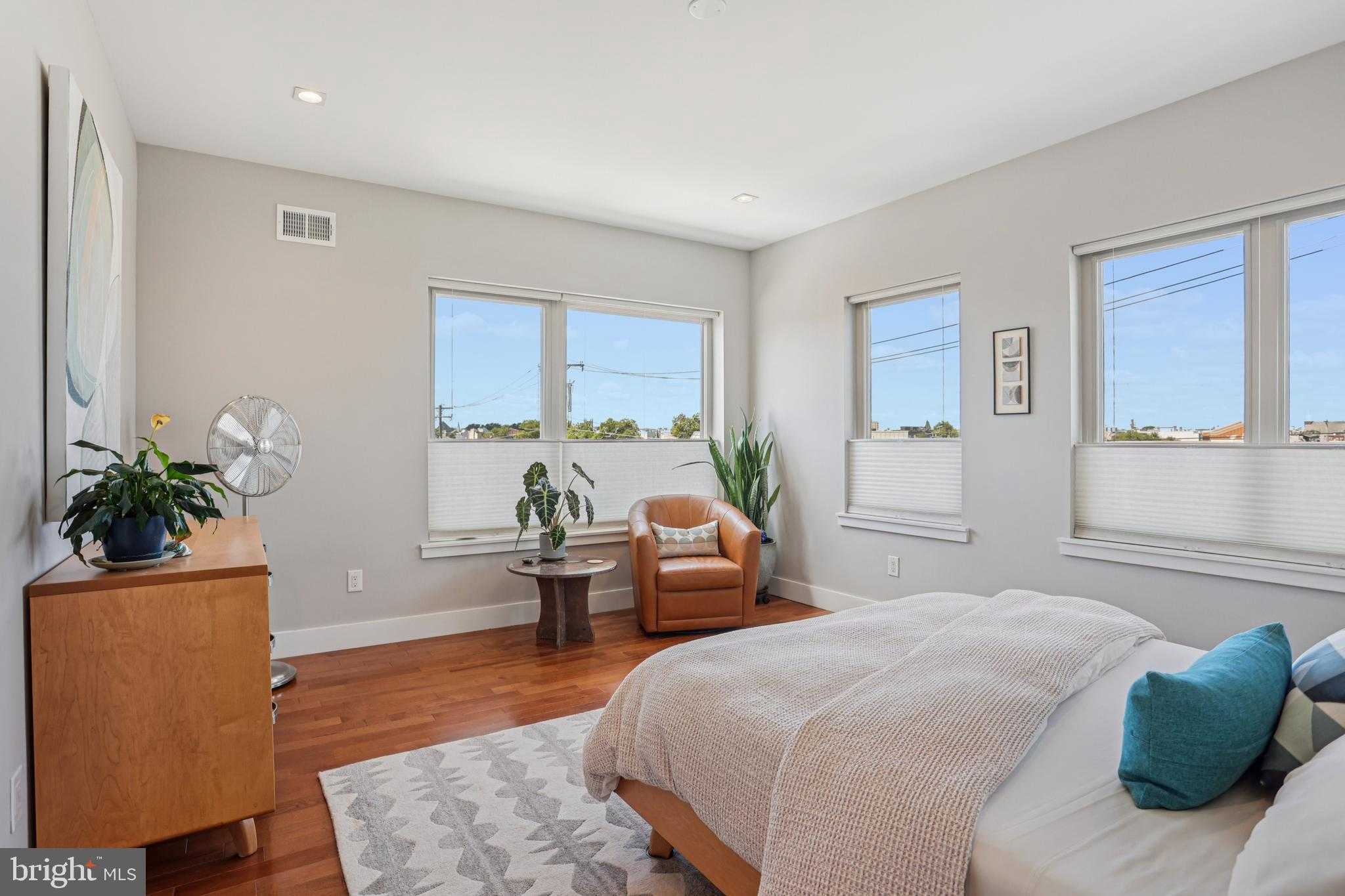 2567 E Thompson St photo 21