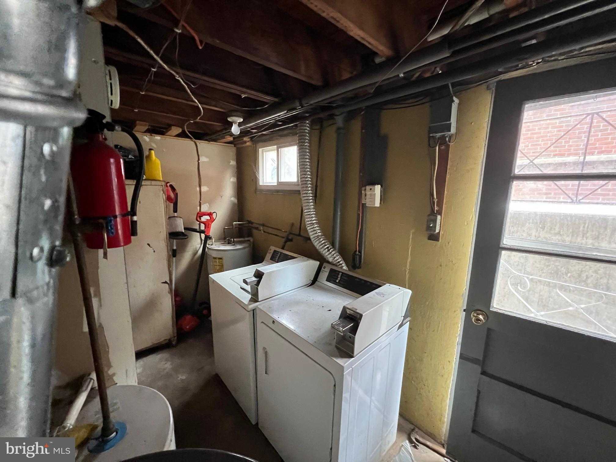 407 W Logan St photo 35