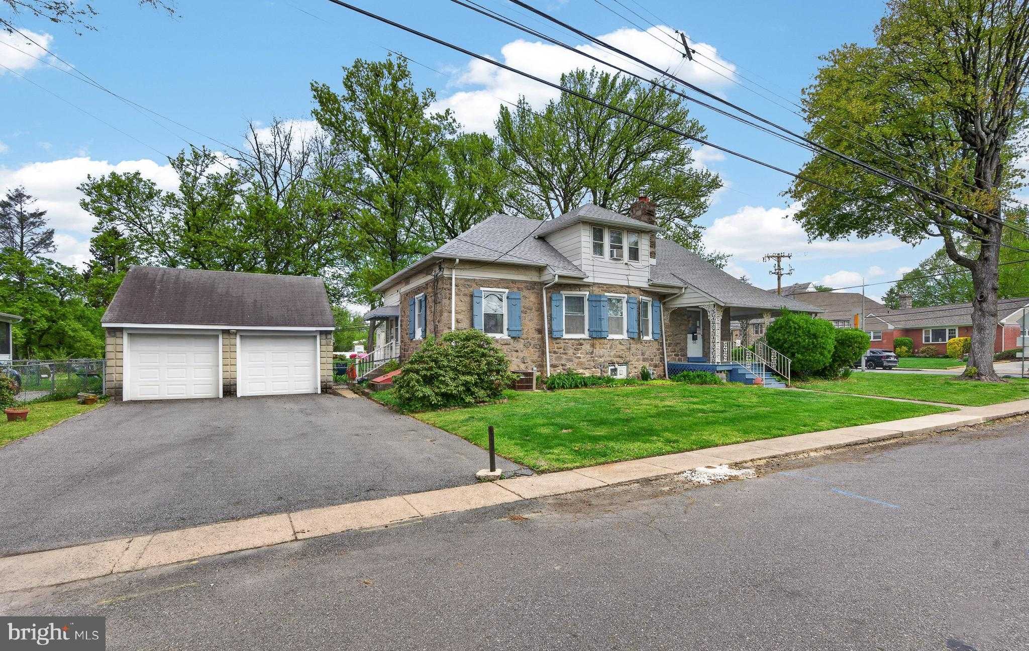 1949 Forrest Ave photo 1