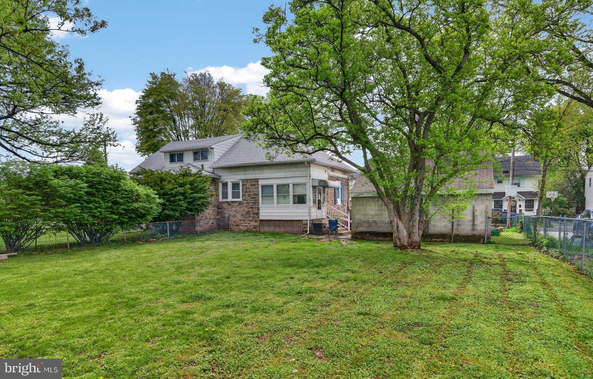 1949 Forrest Ave photo 41