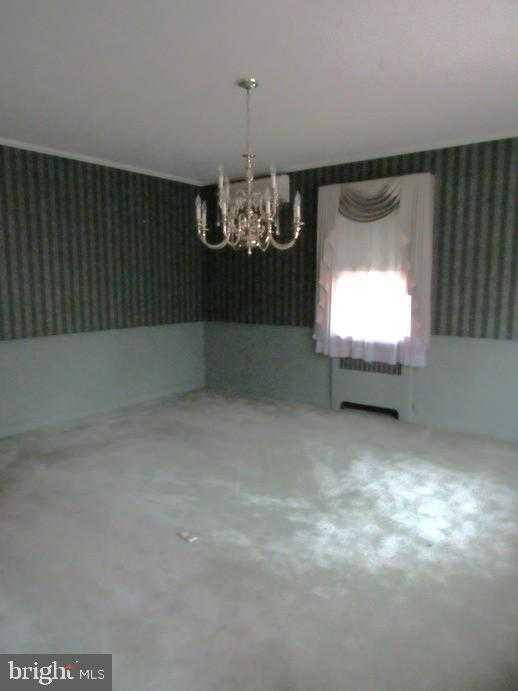 305 Montrose St photo 11