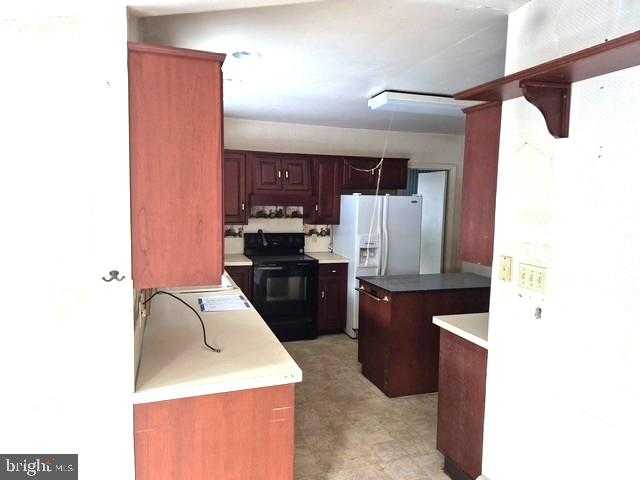 305 Montrose St photo 12