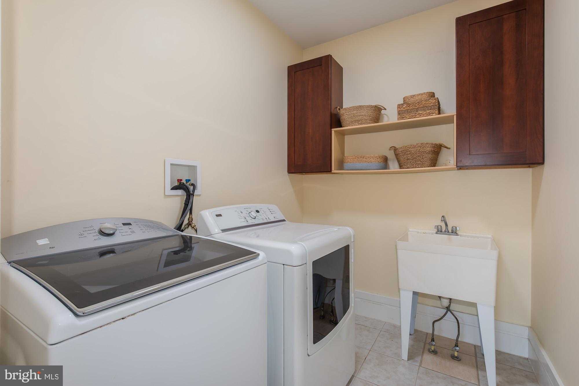 9715 Singleton Dr photo 36