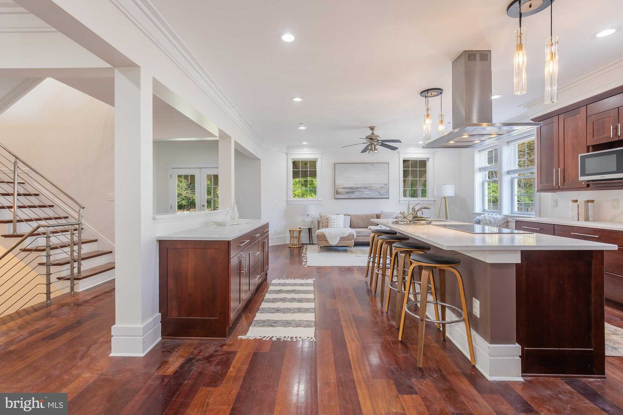 9715 Singleton Dr photo 8