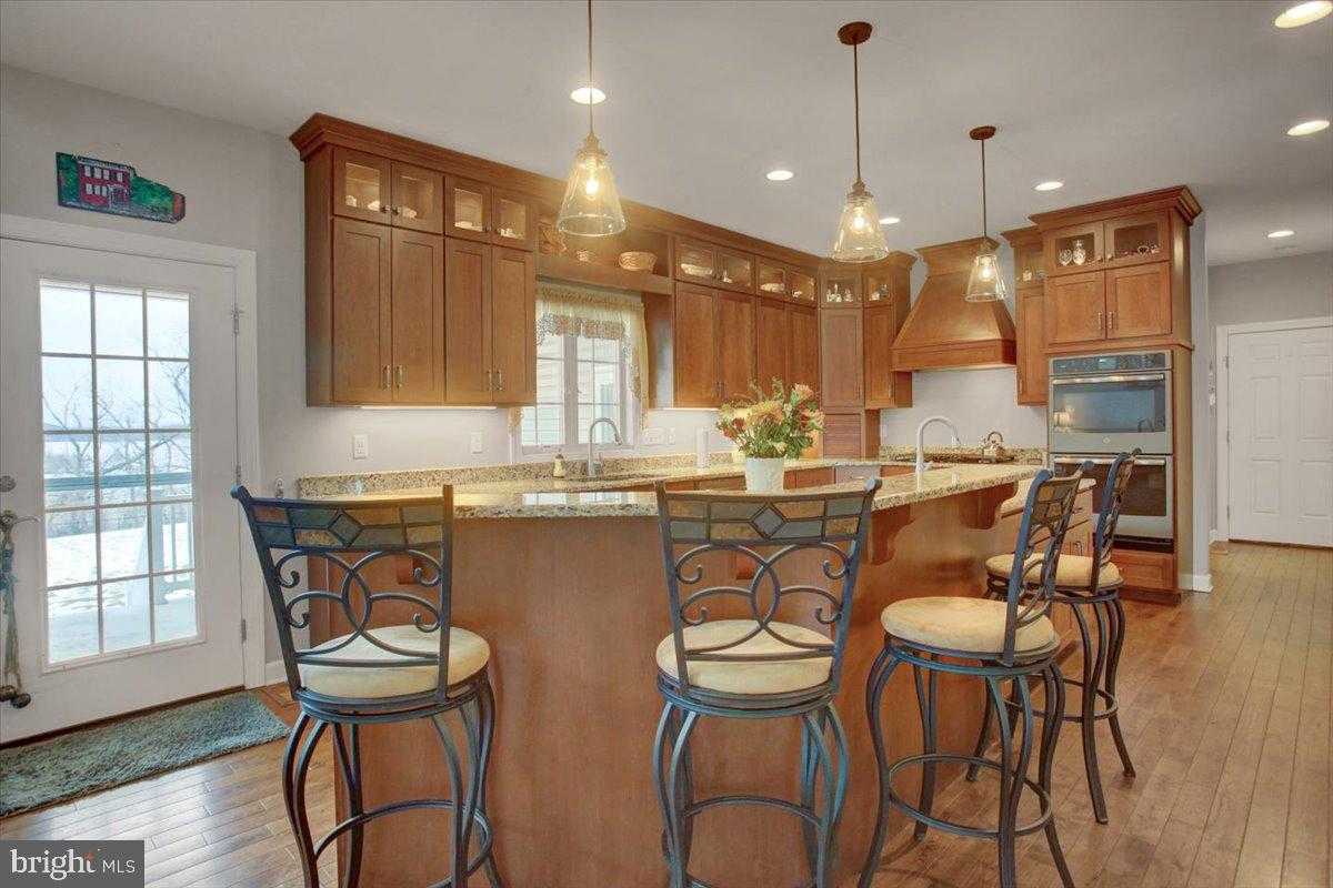 847 W King St photo 17