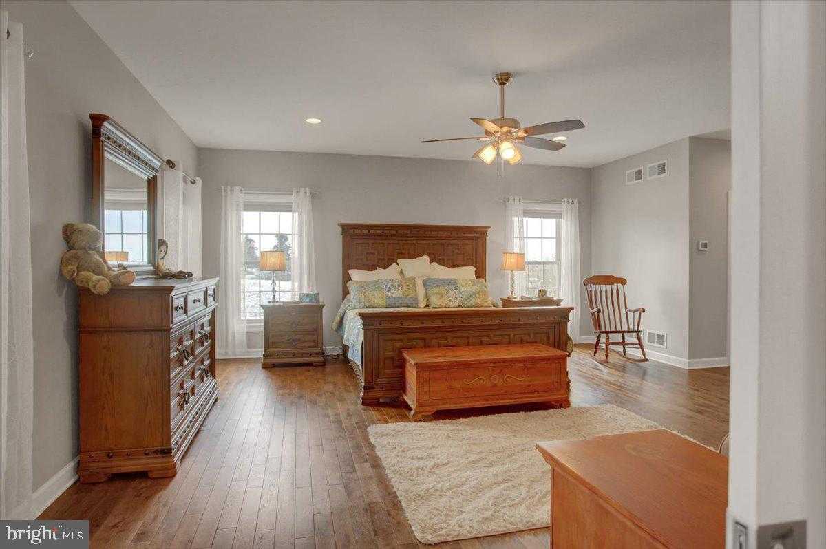 847 W King St photo 35