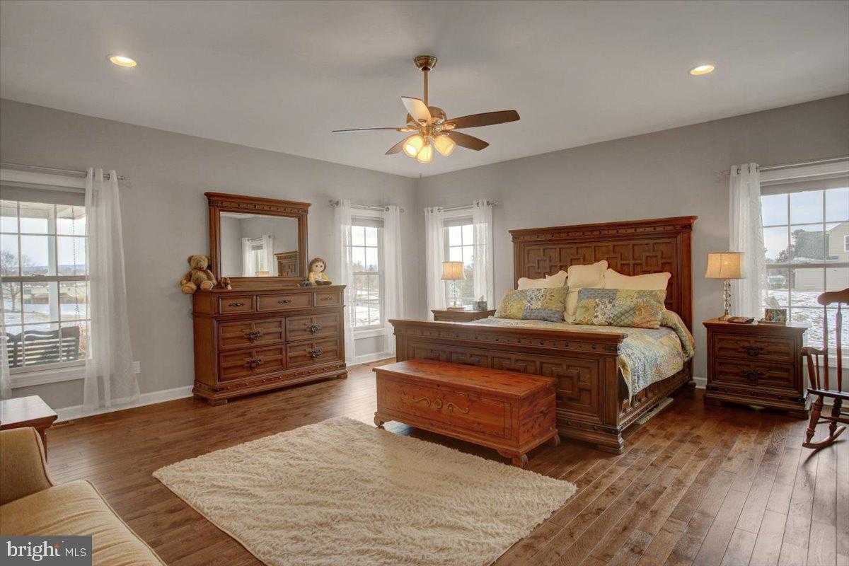 847 W King St photo 37