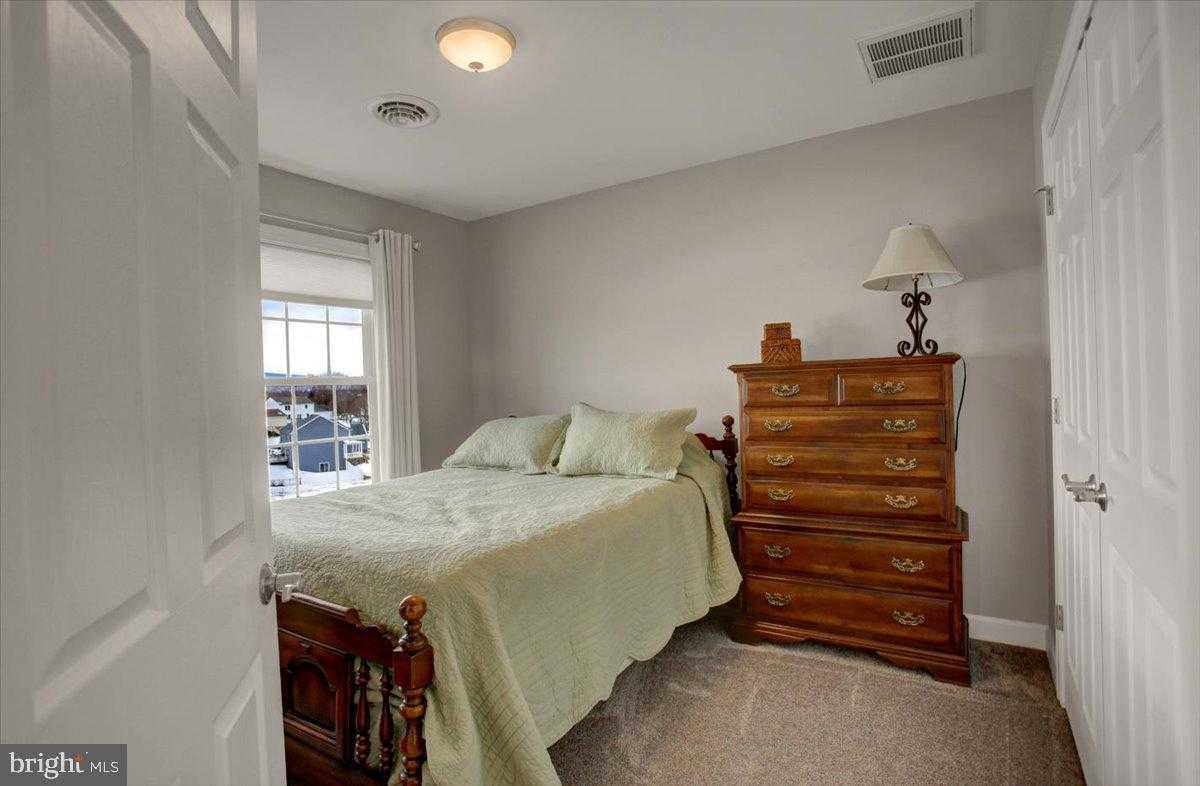 847 W King St photo 45