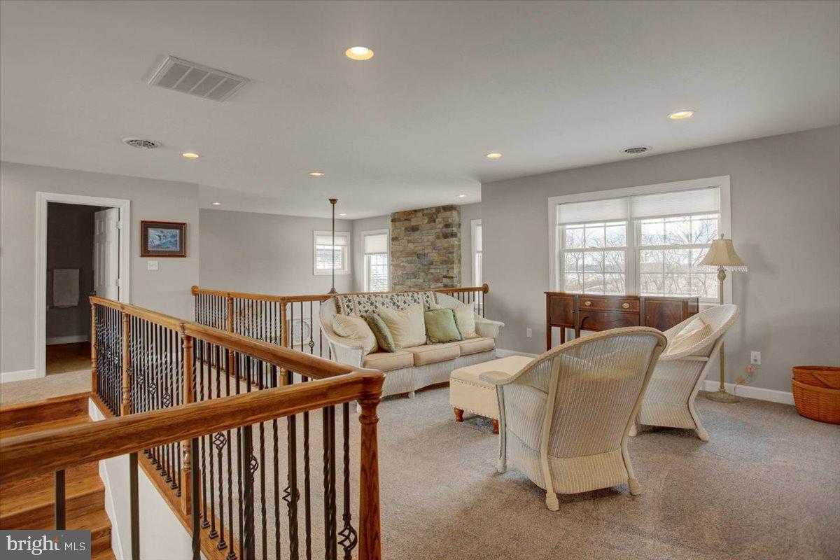 847 W King St photo 52