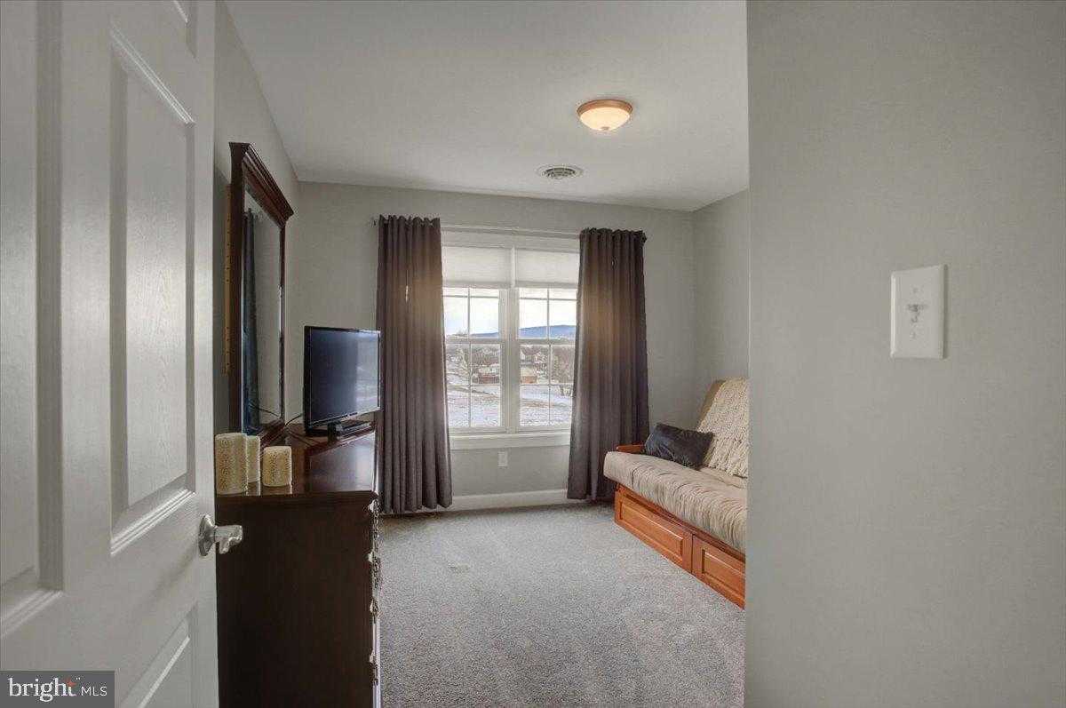 847 W King St photo 54