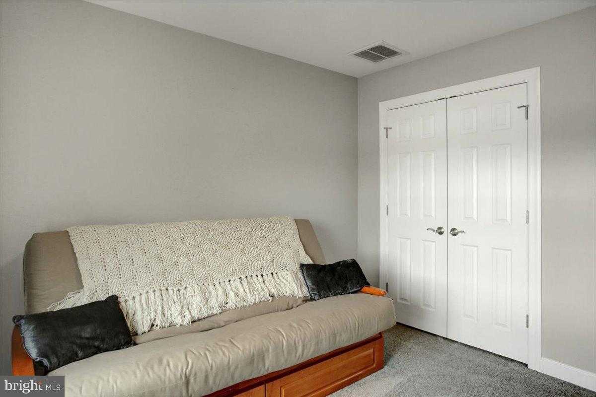 847 W King St photo 55