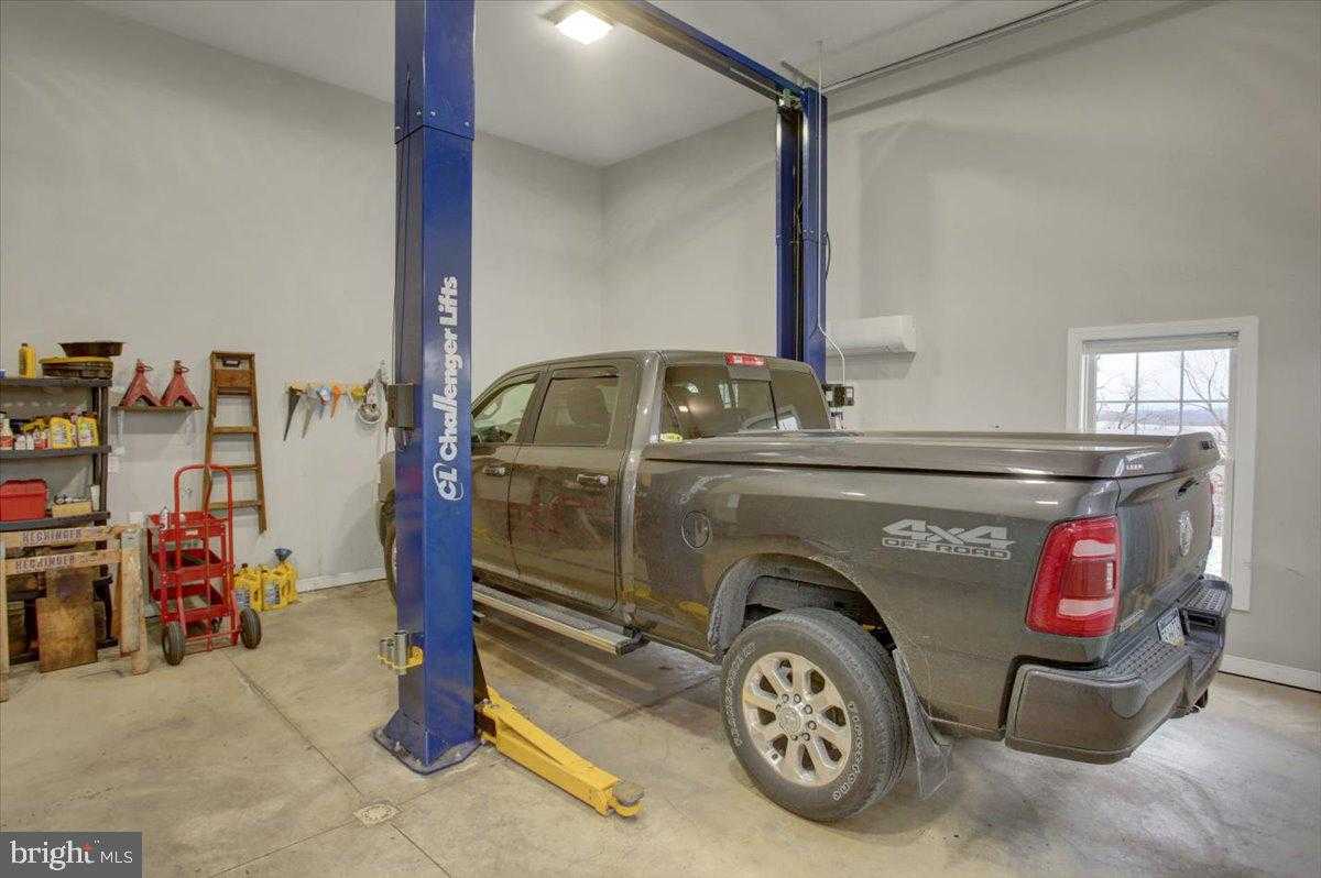 847 W King St photo 71