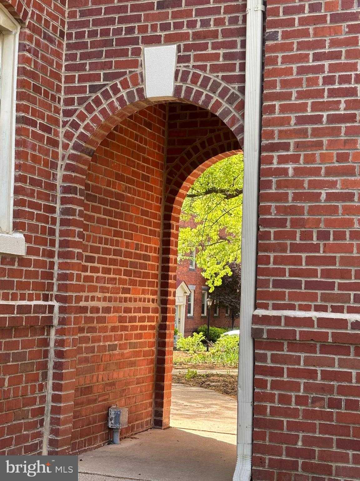 1405 E Abingdon Dr photo 29