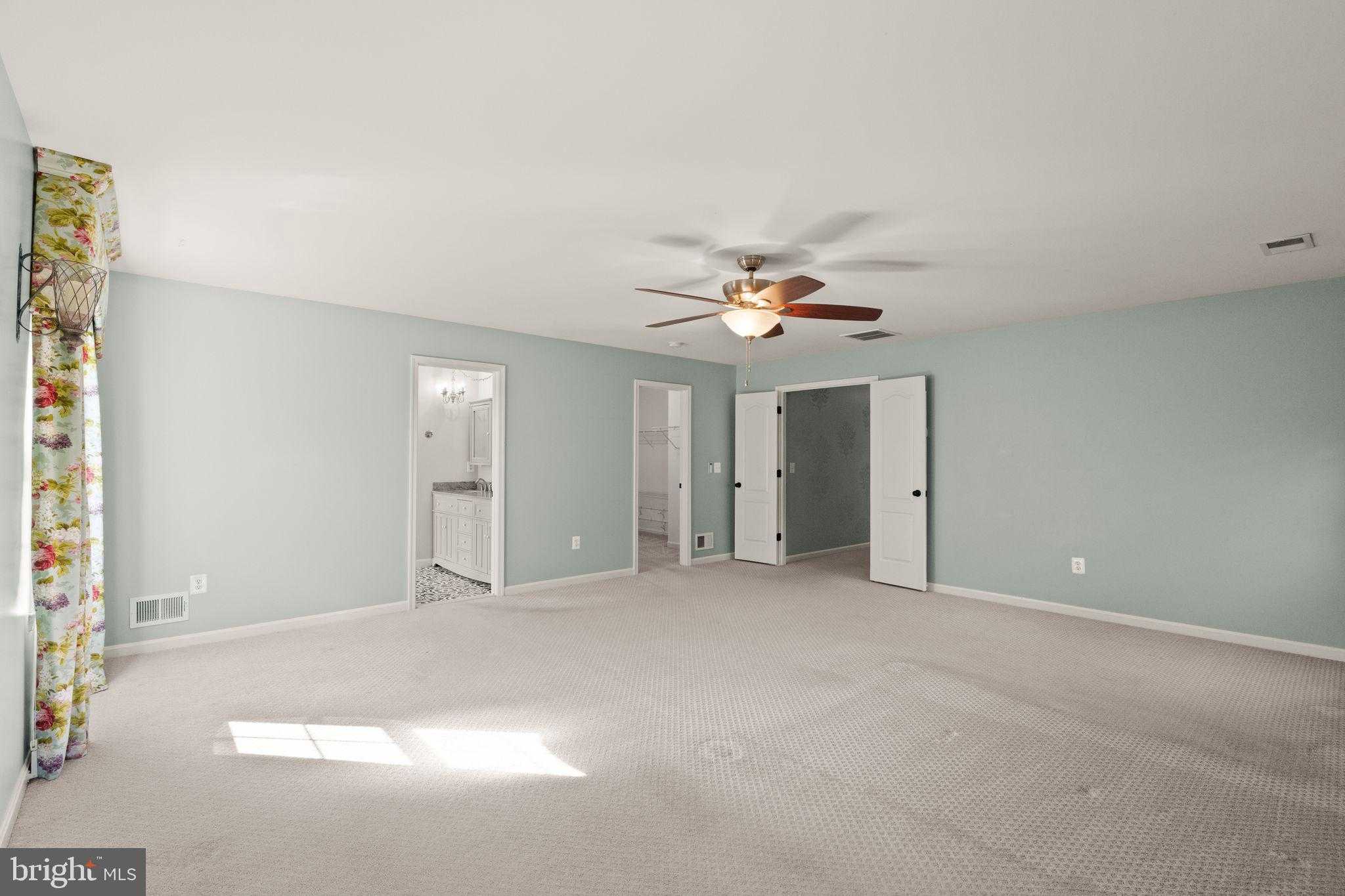 553 Windermere Dr photo 32