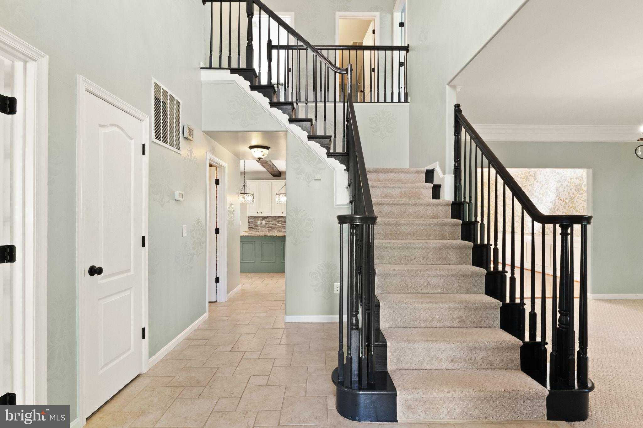 553 Windermere Dr photo 9