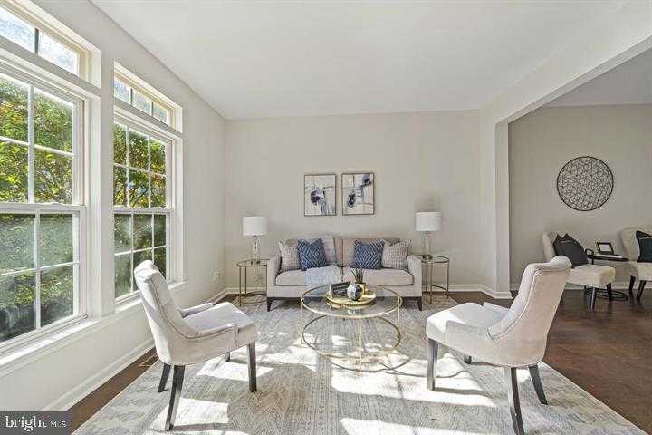 409 Monroe Point Dr photo 1