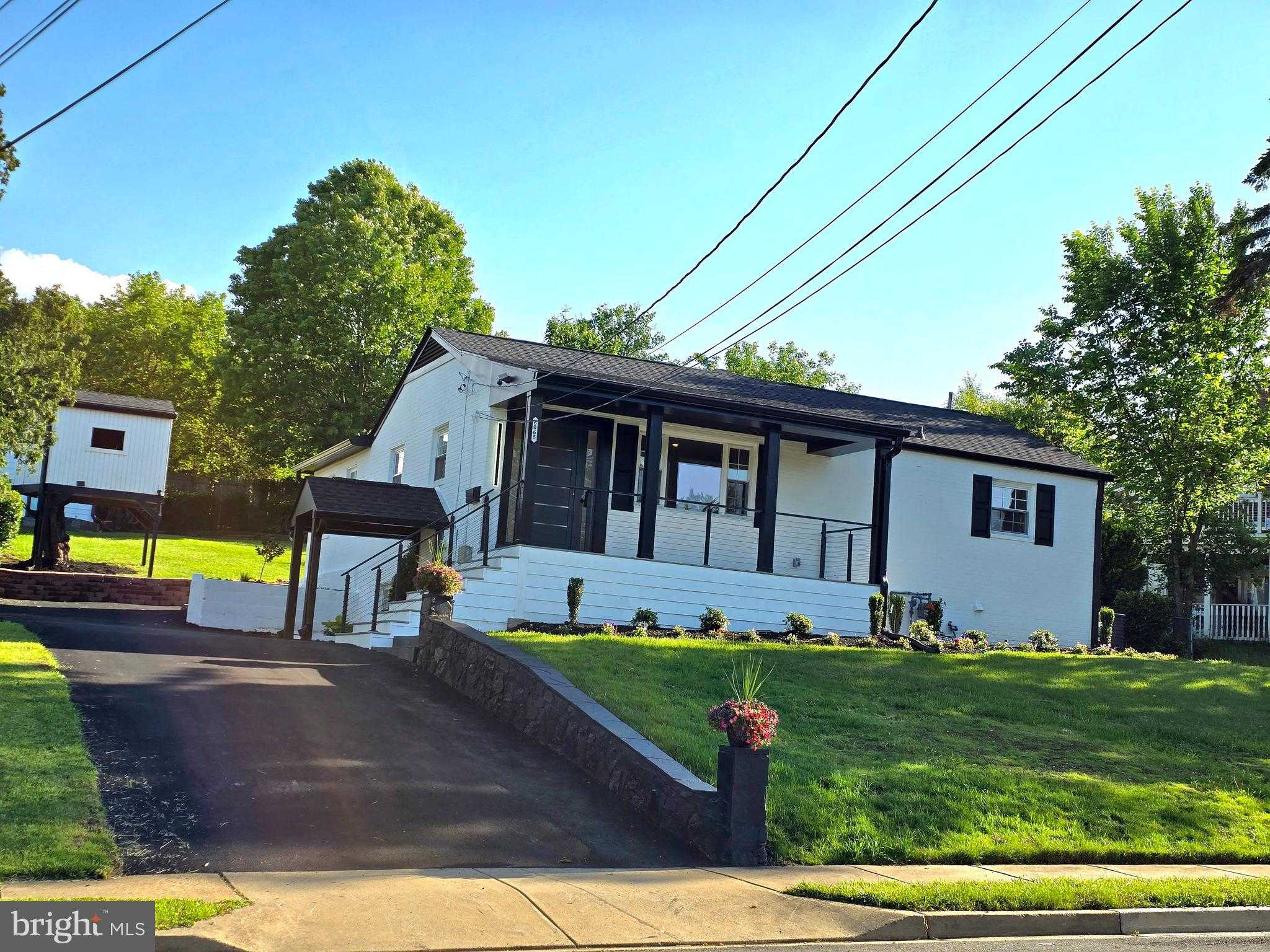 6065 Munson Hill Rd photo 2