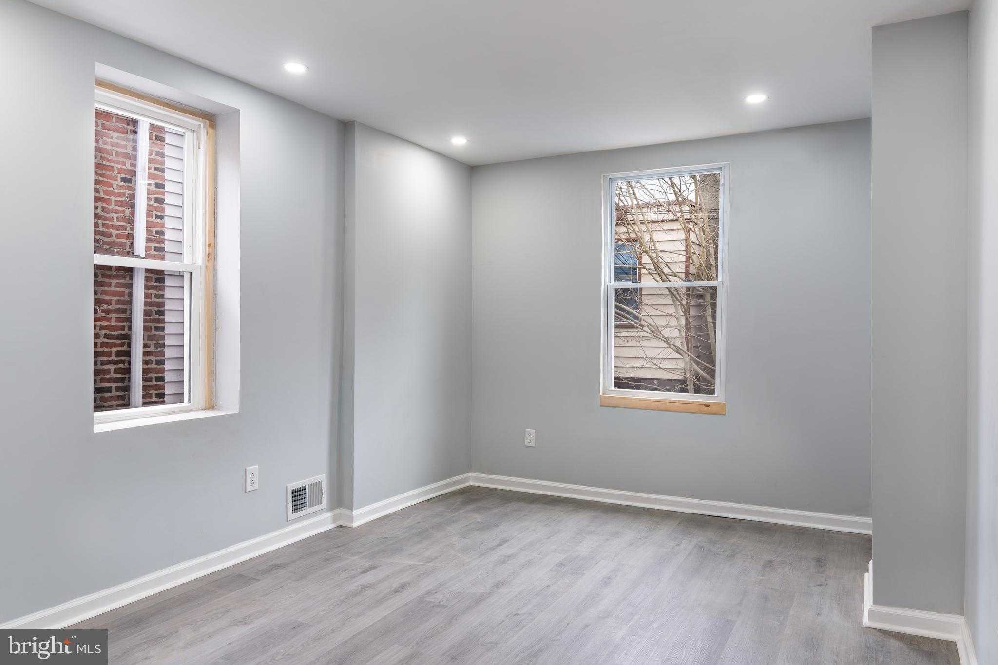 2323 Moore St photo 18