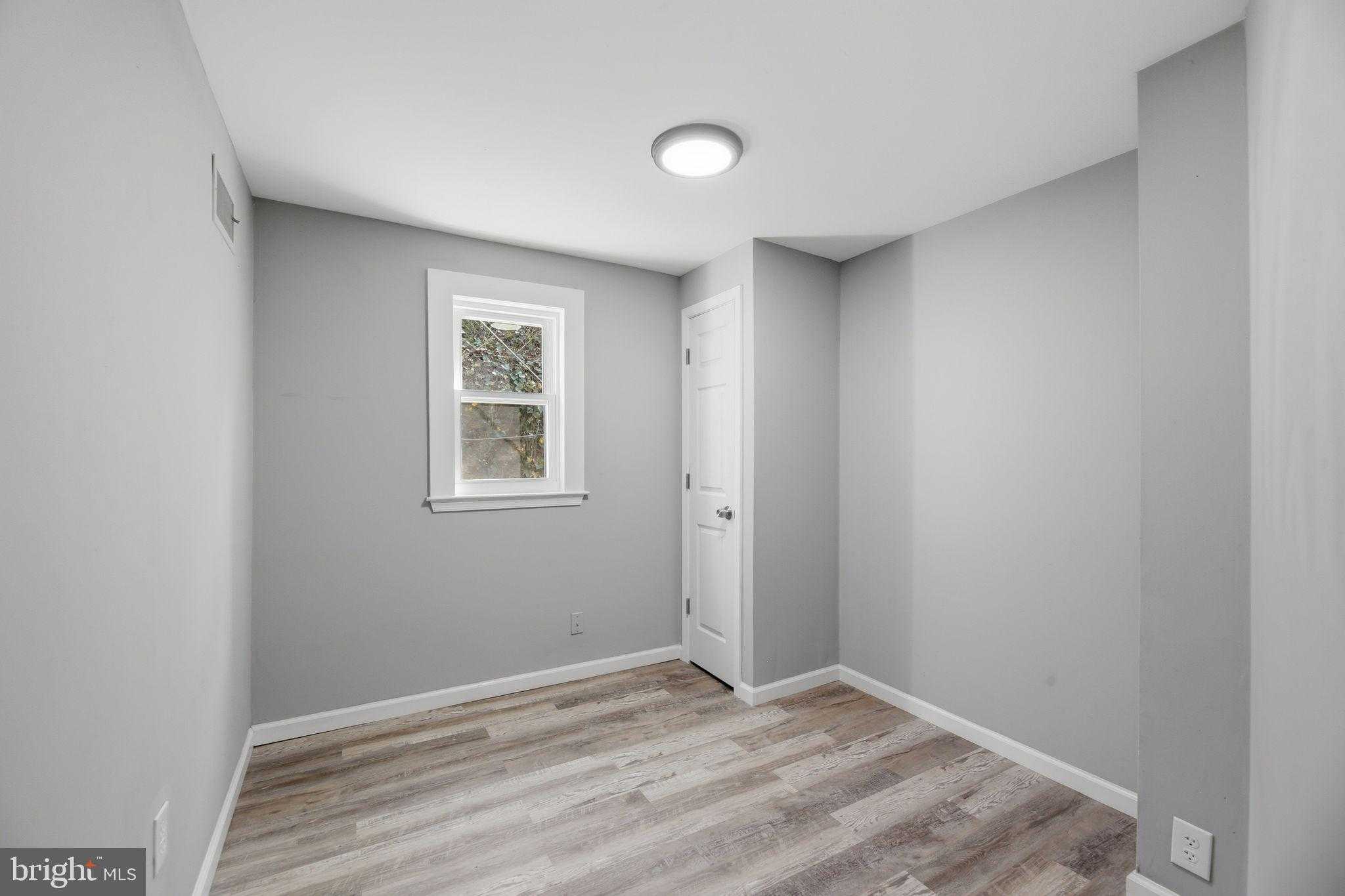 2110 Delmar Dr photo 12