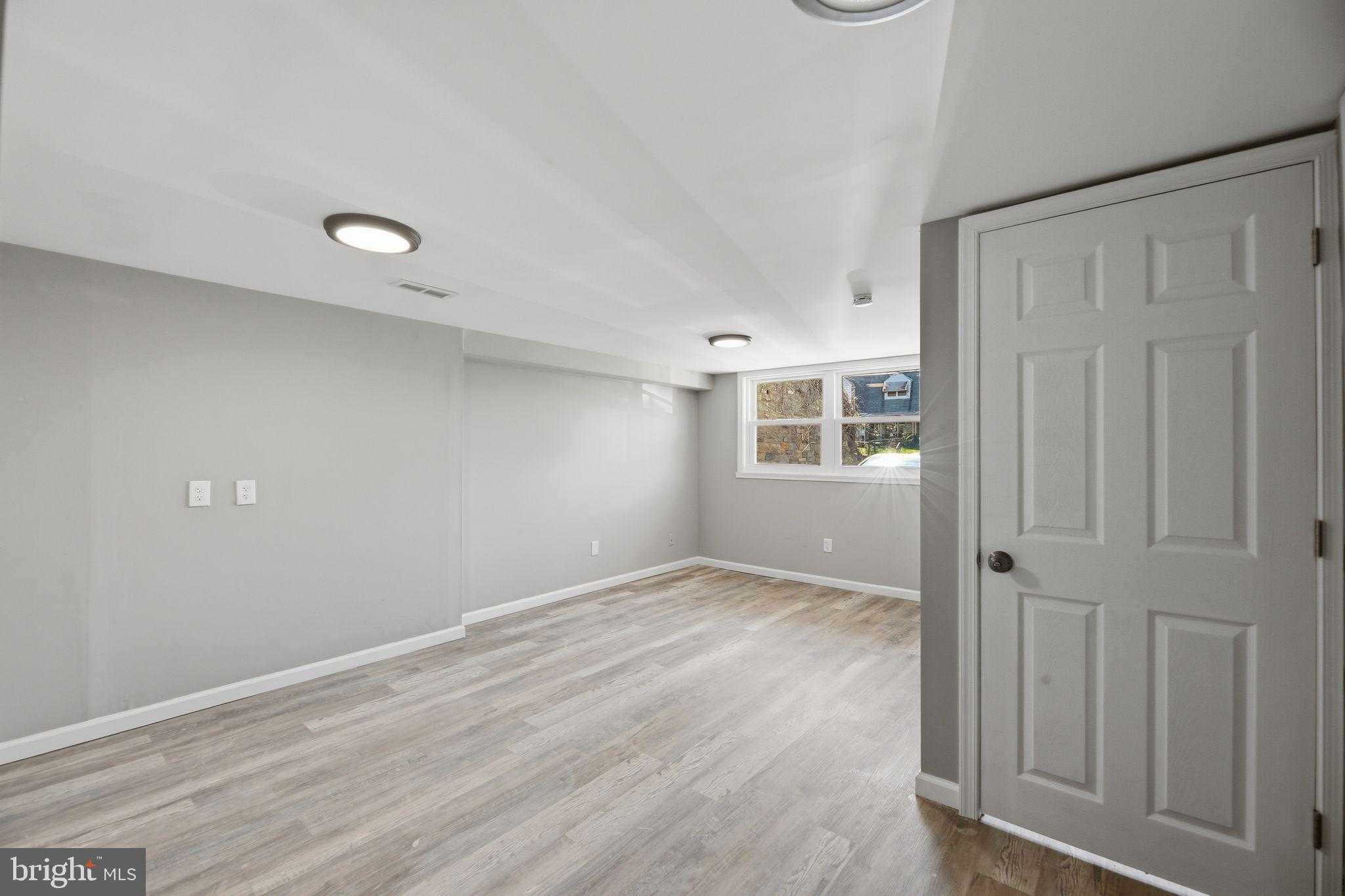 2110 Delmar Dr photo 9