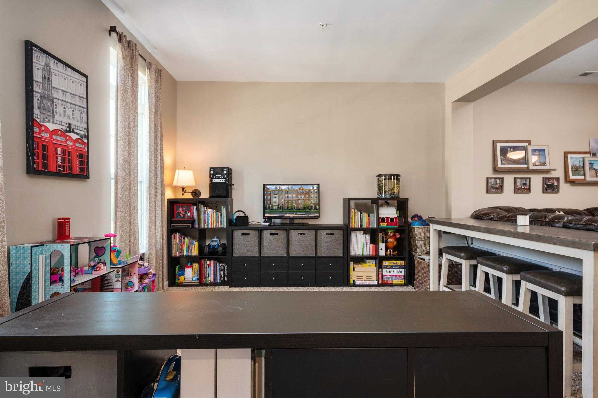 364 Chessington Dr photo 7