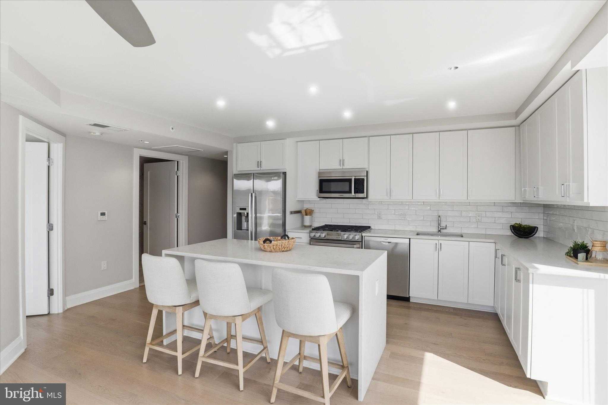 925 N Fairfax St Apt 311 photo 14