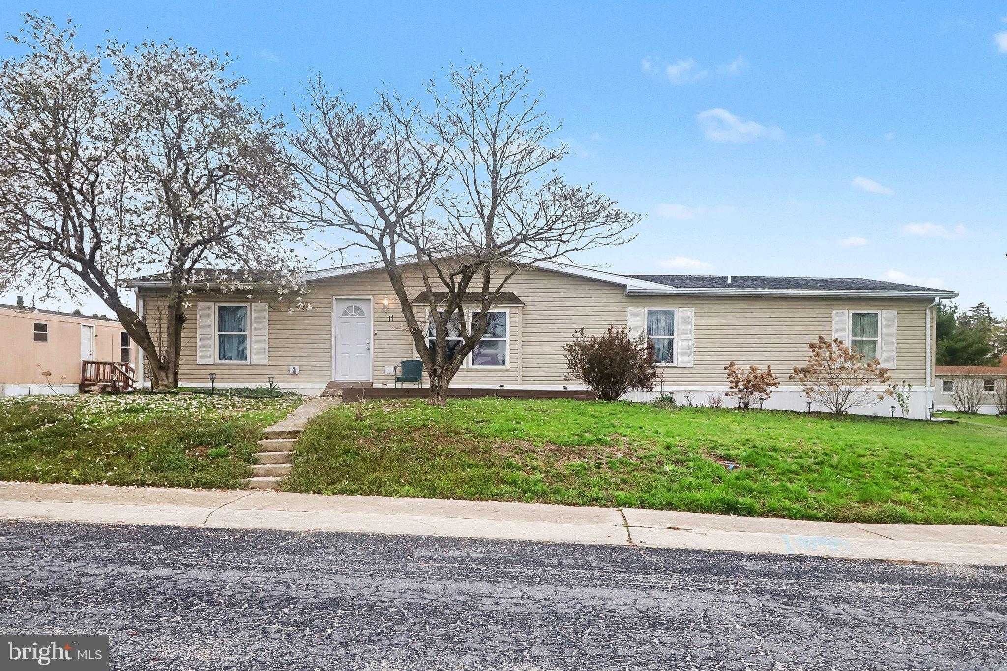 11 Heather Dr photo 1