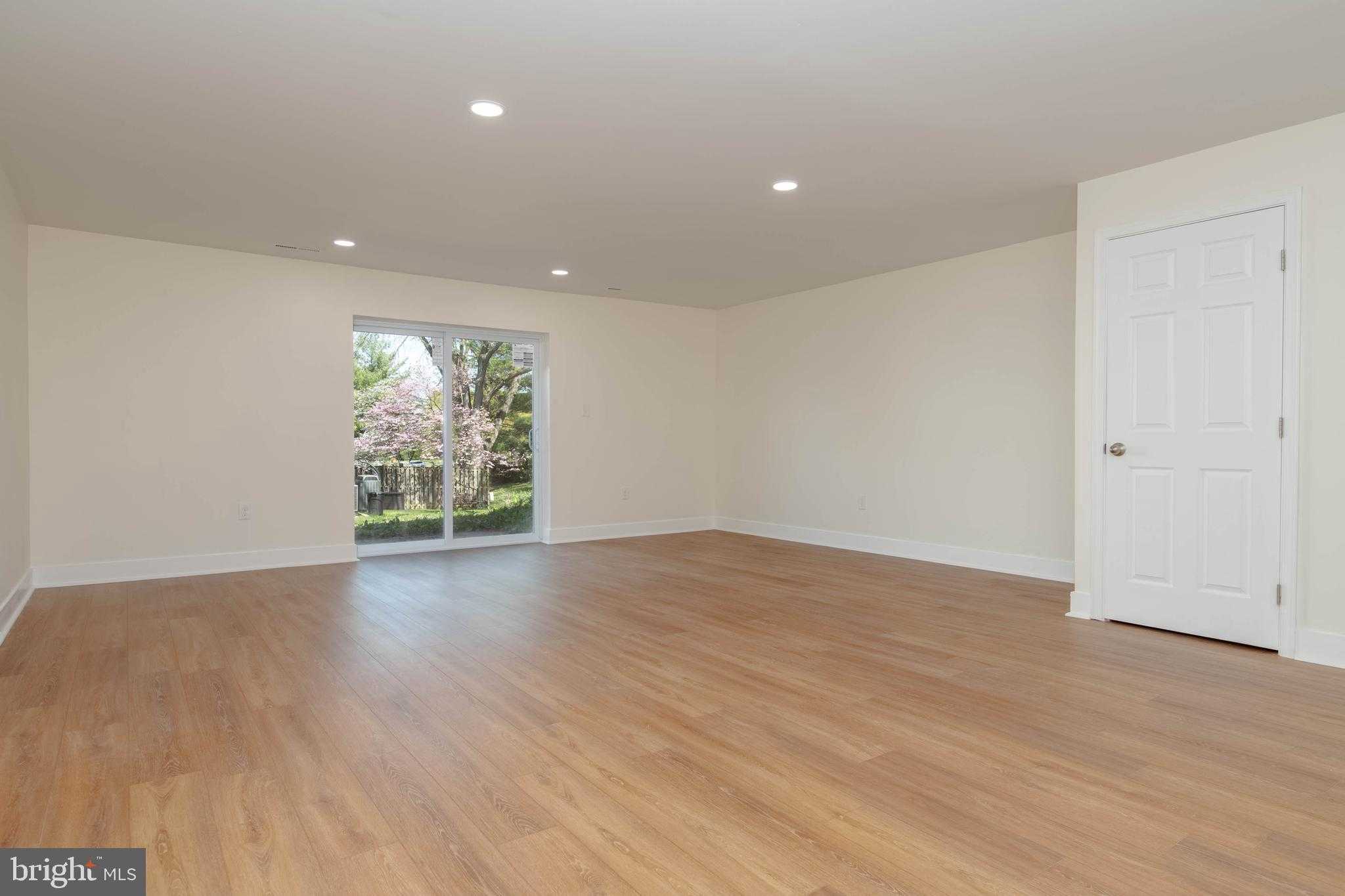 27 Cornbury CT photo 27