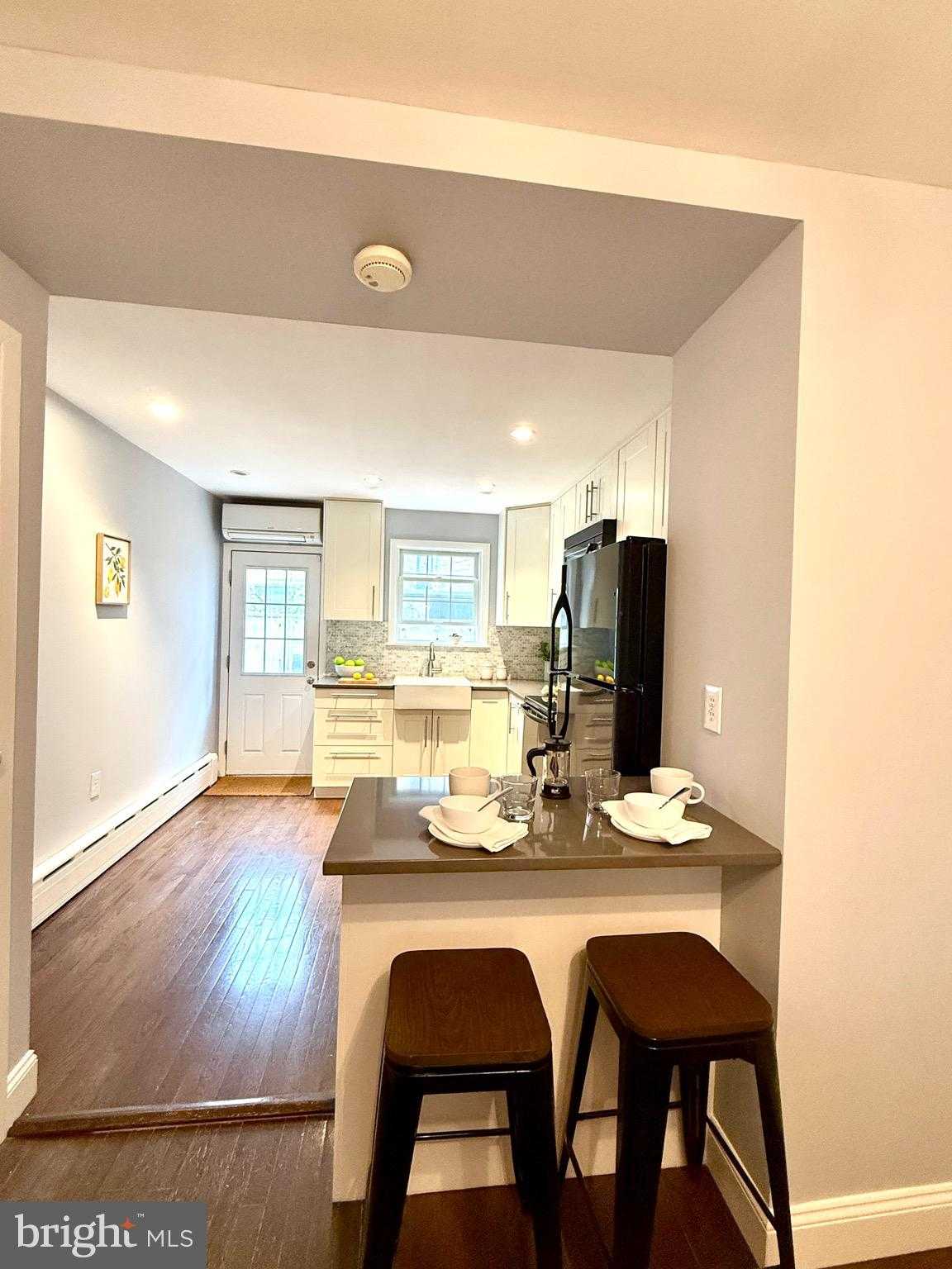 619 Sears St photo 5