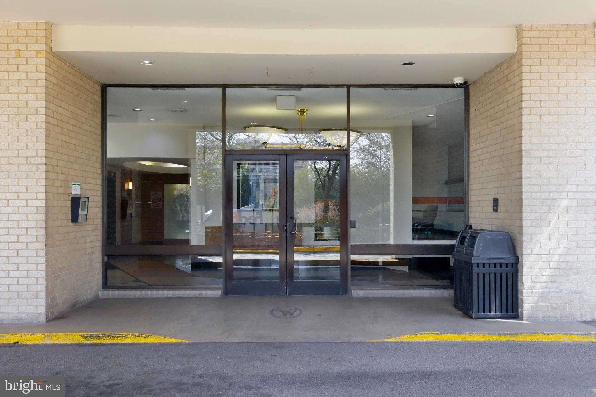 203 Yoakum Pkwy Apt 906 photo 3