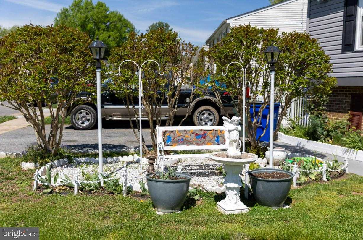 550 Logan St photo 27