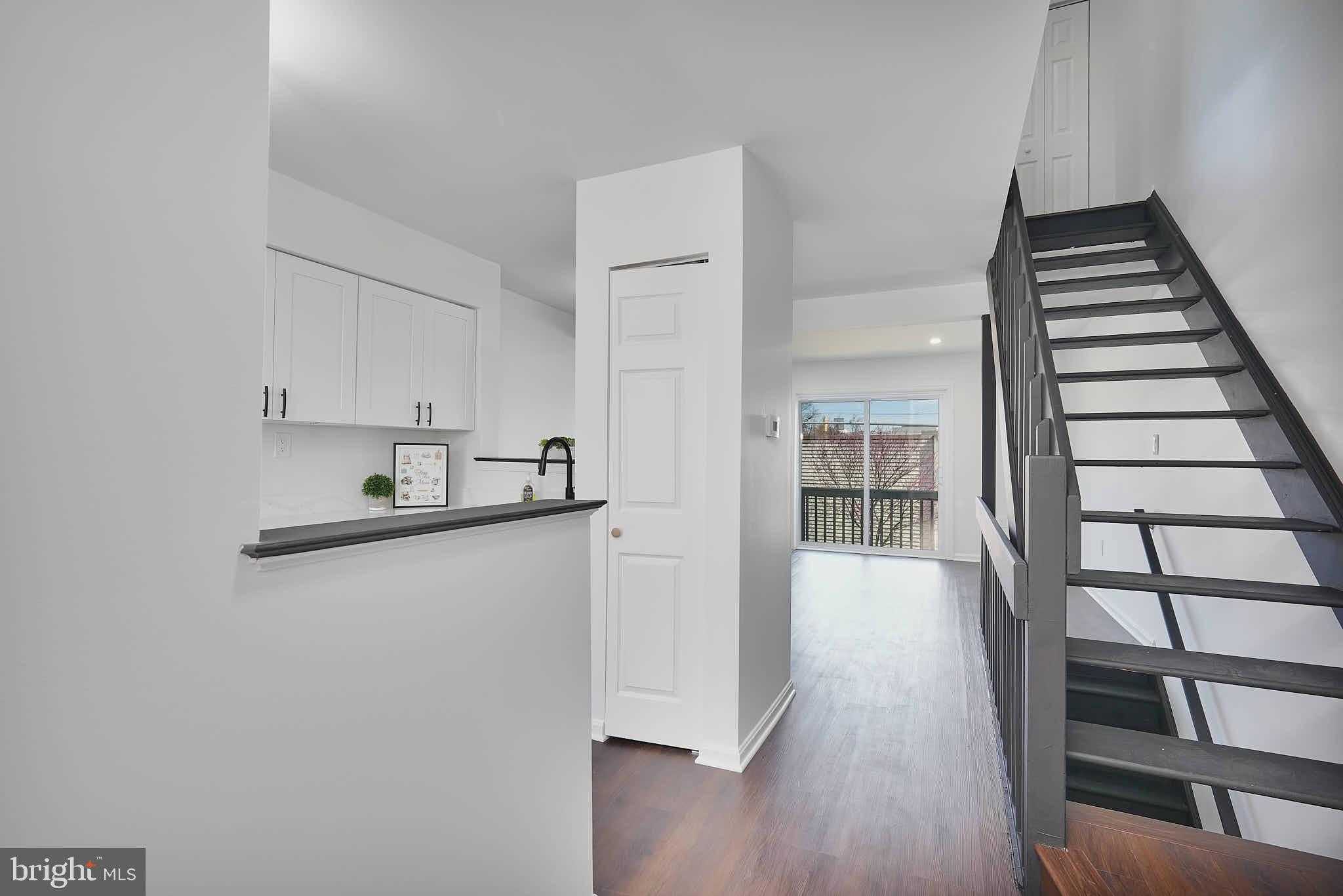 3034 Shepperton Ter photo 4