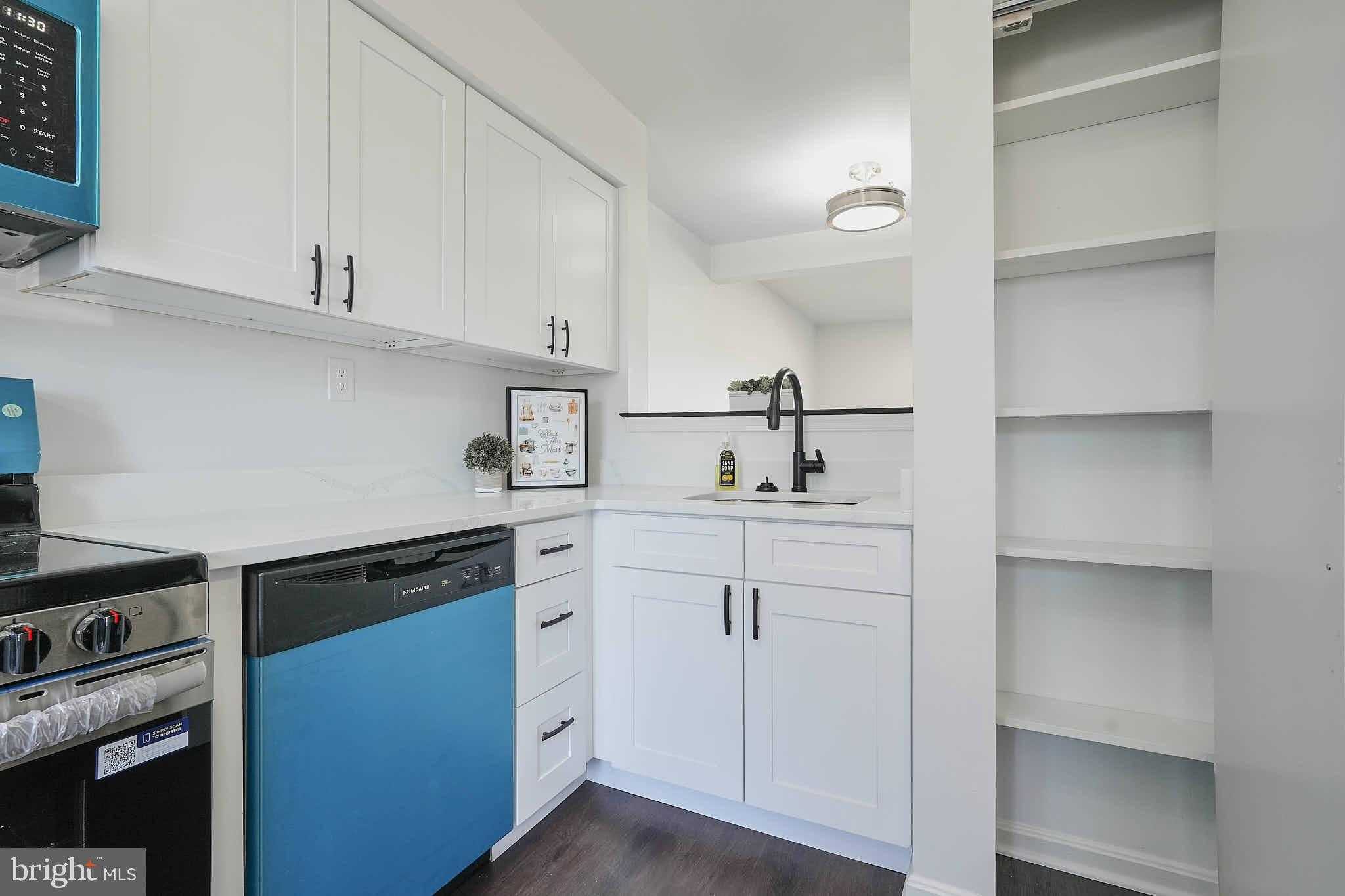 3034 Shepperton Ter photo 9