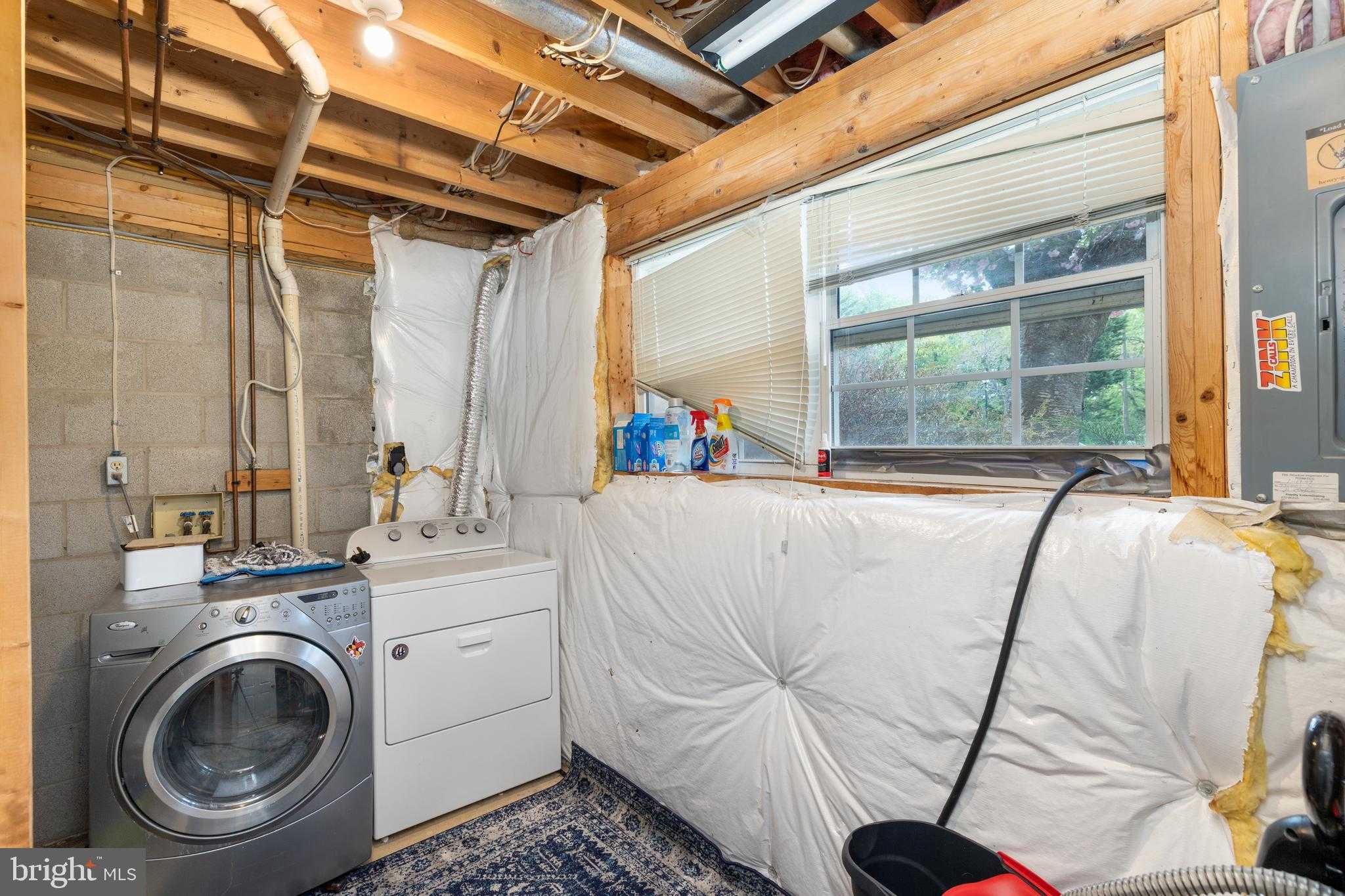 543 Hall CT photo 26