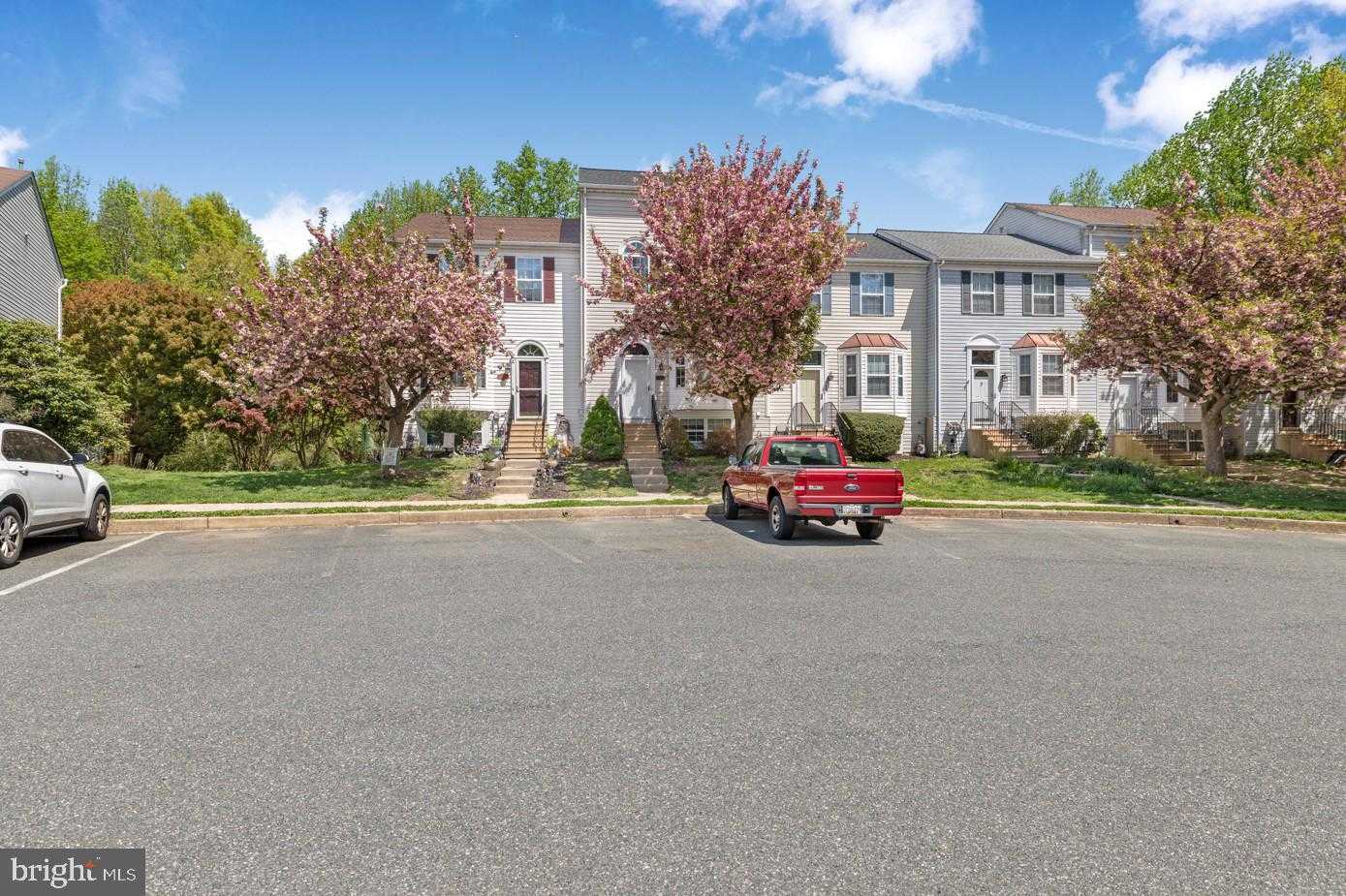 543 Hall CT photo 27