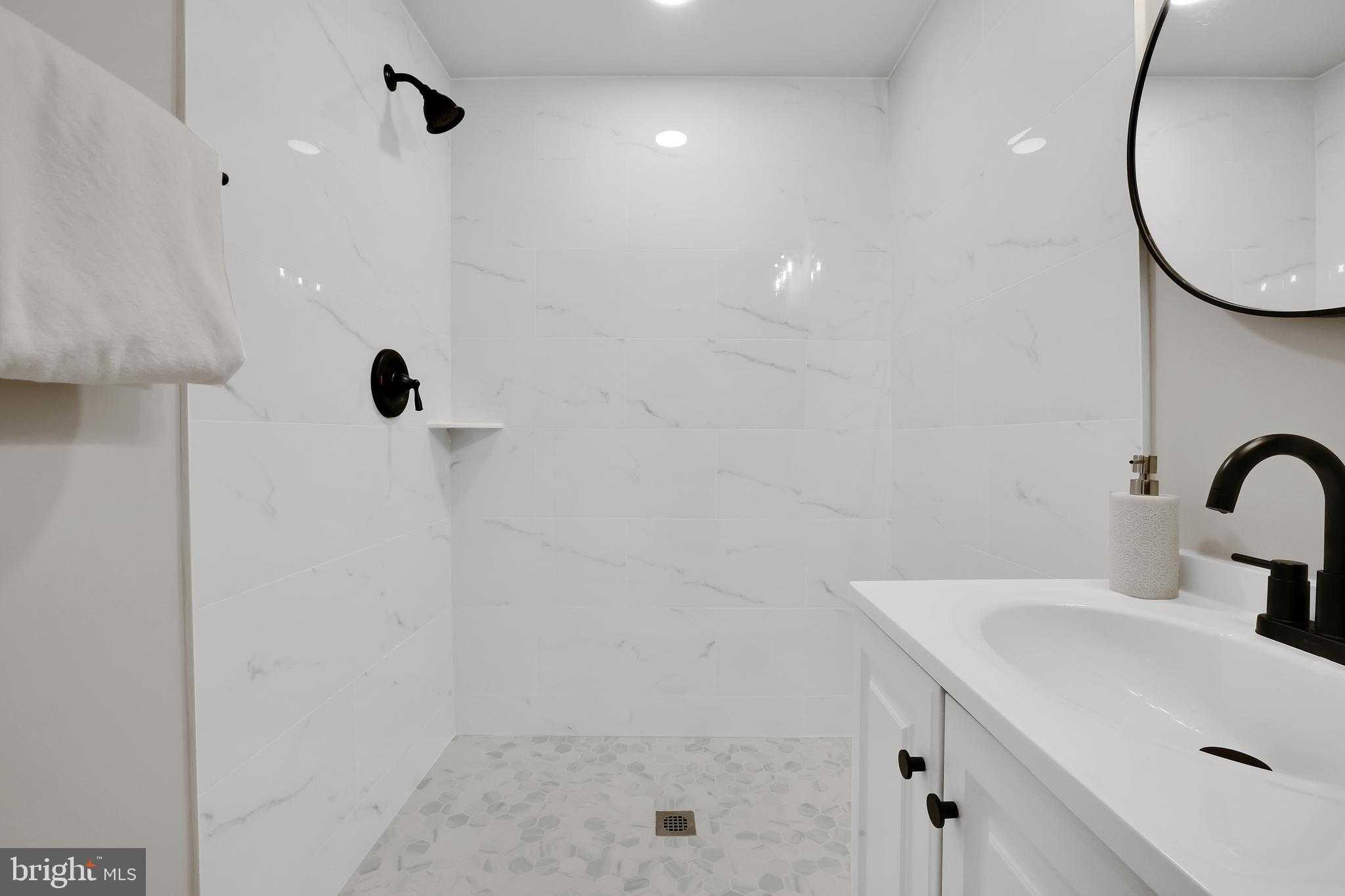 833 Loxford Ter photo 38