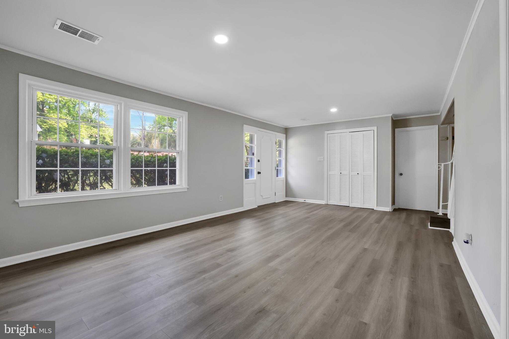 833 Loxford Ter photo 43