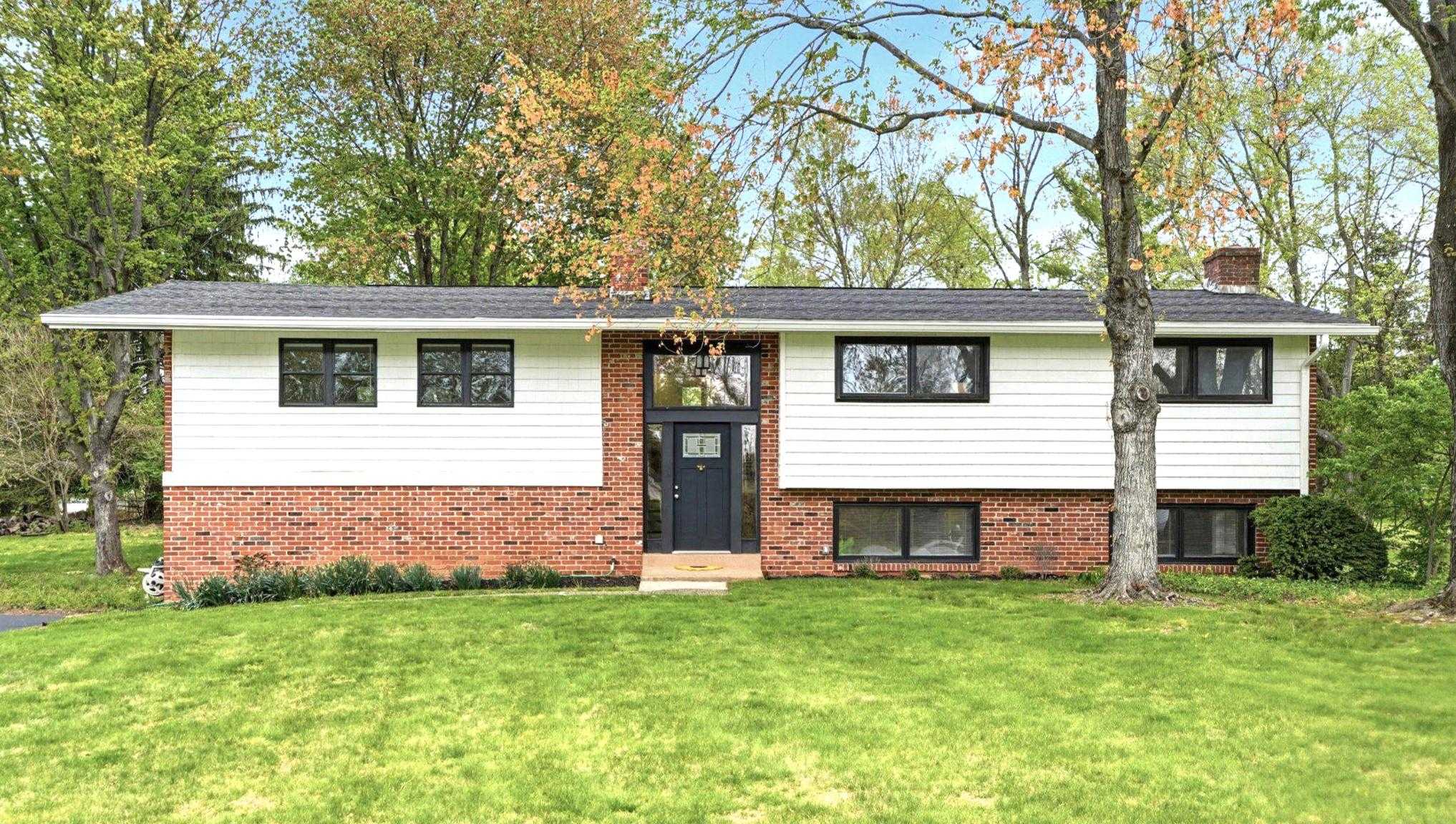 877 E Philip Dr photo 1