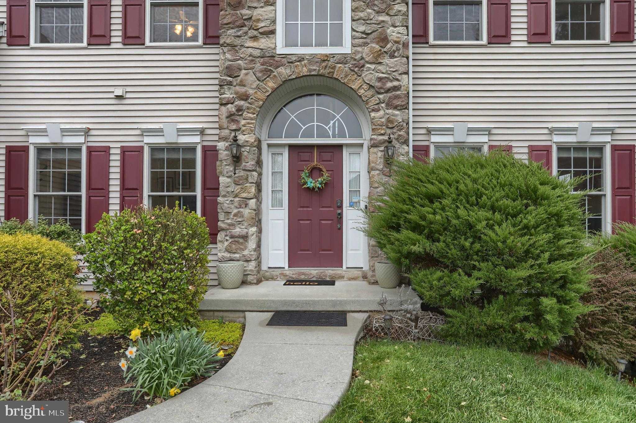 1265 Stone Creek Dr photo 2