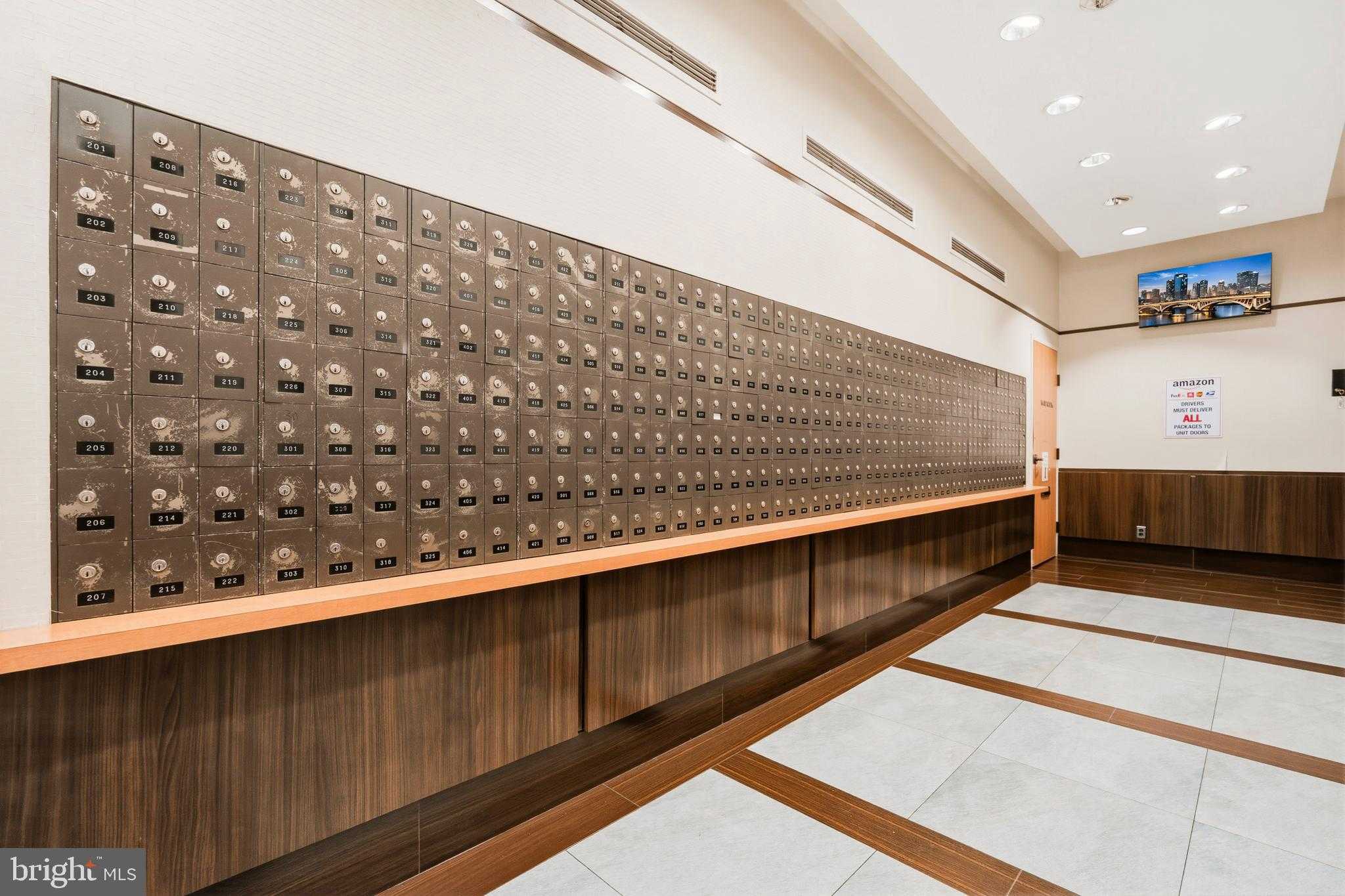 307 Yoakum Pkwy Apt 706 photo 32